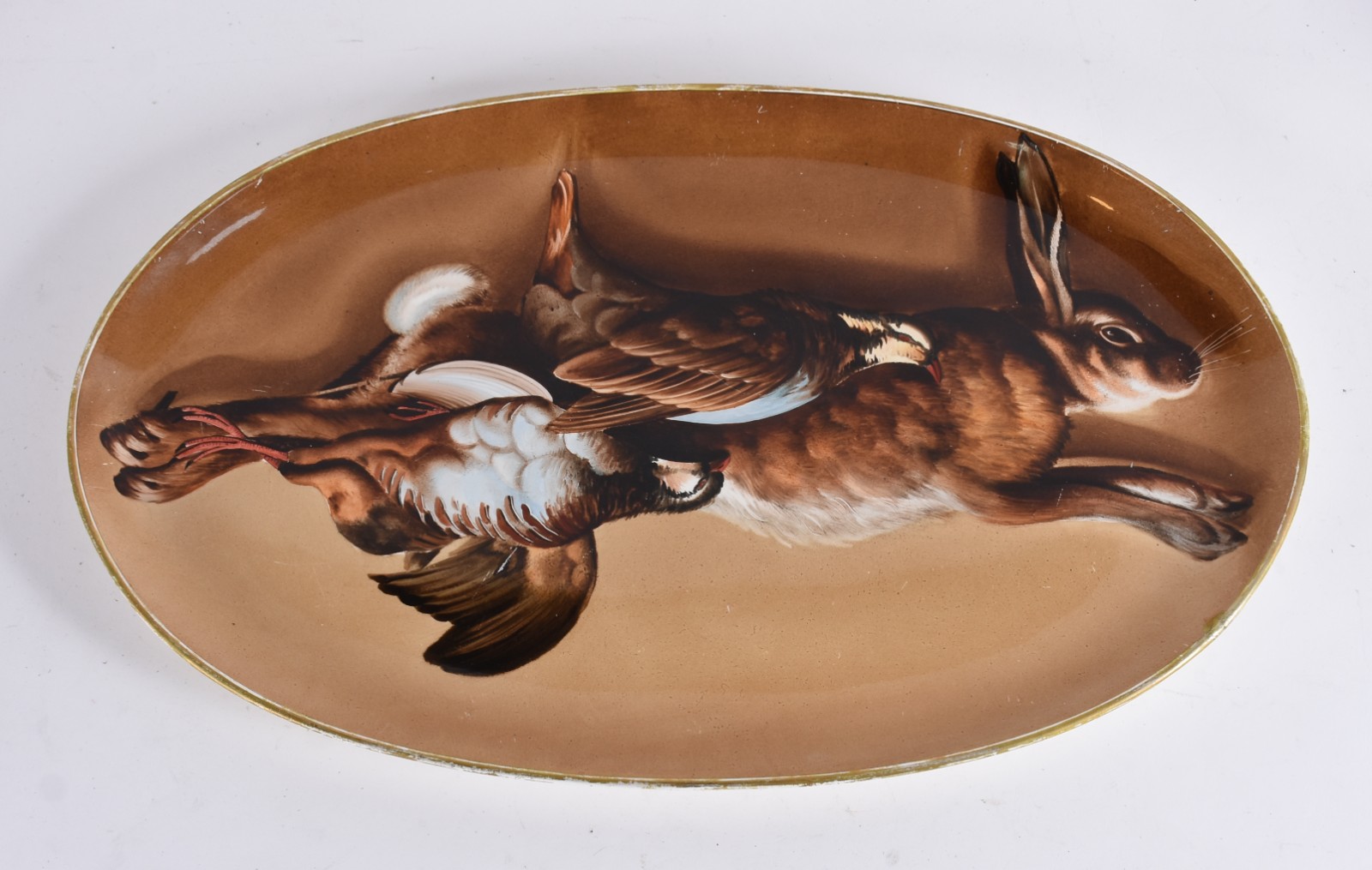 Travessa oval de porcelana decorada com motivo de caça, pintada á mão. - foto 1 de 4