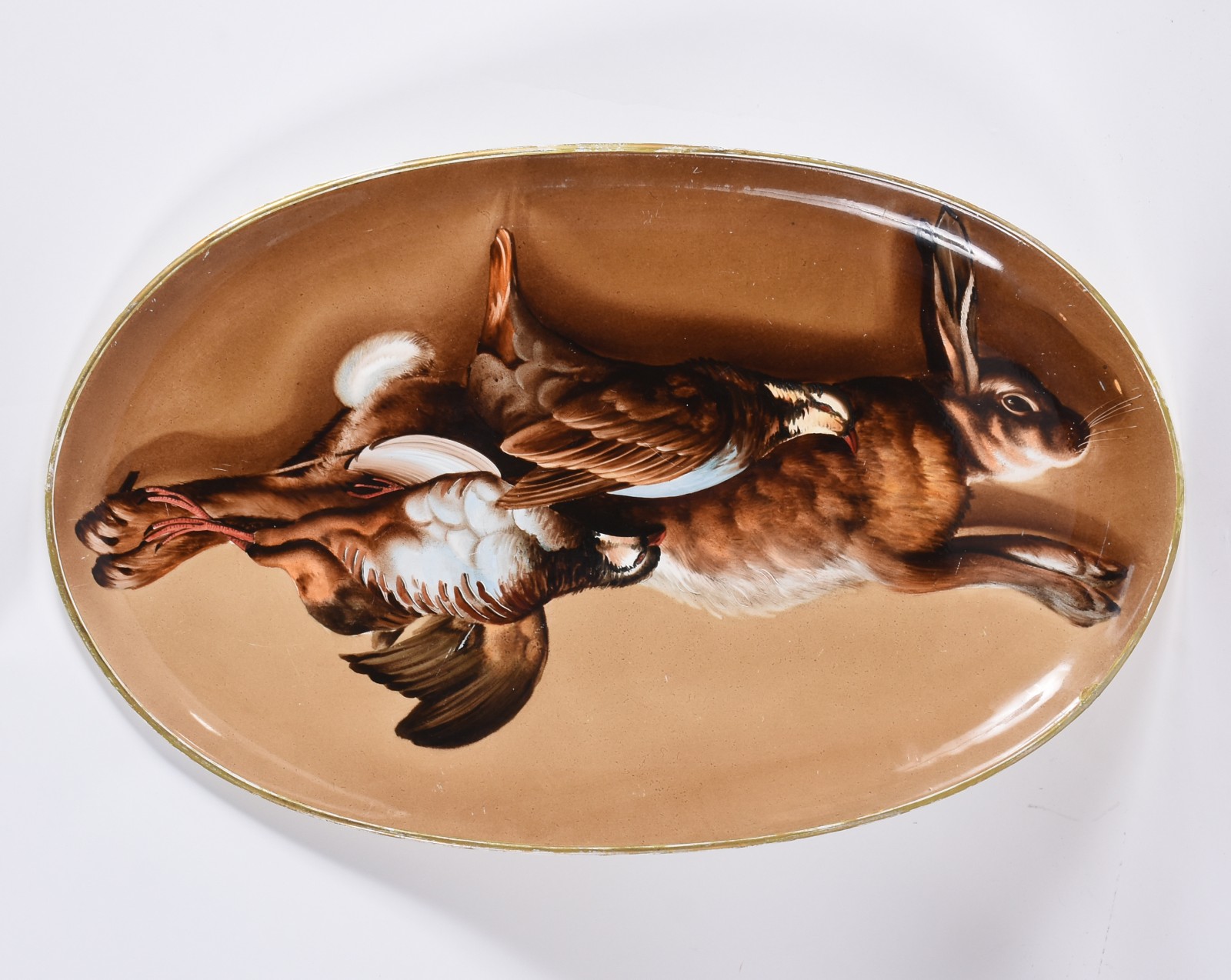 Travessa oval de porcelana decorada com motivo de caça, pintada á mão. - foto 2 de 4