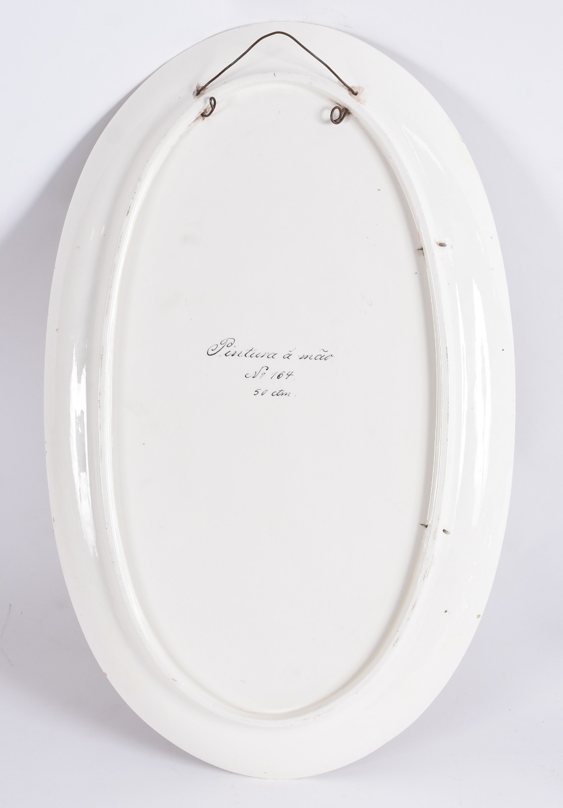Travessa oval de porcelana decorada com motivo de caça, pintada á mão. - foto 3 de 4
