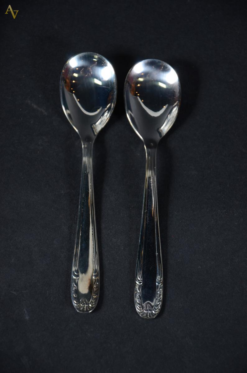 Seis taças de sorvete de metal prateado com colheres e bandeja (no... - foto 3 de 3
