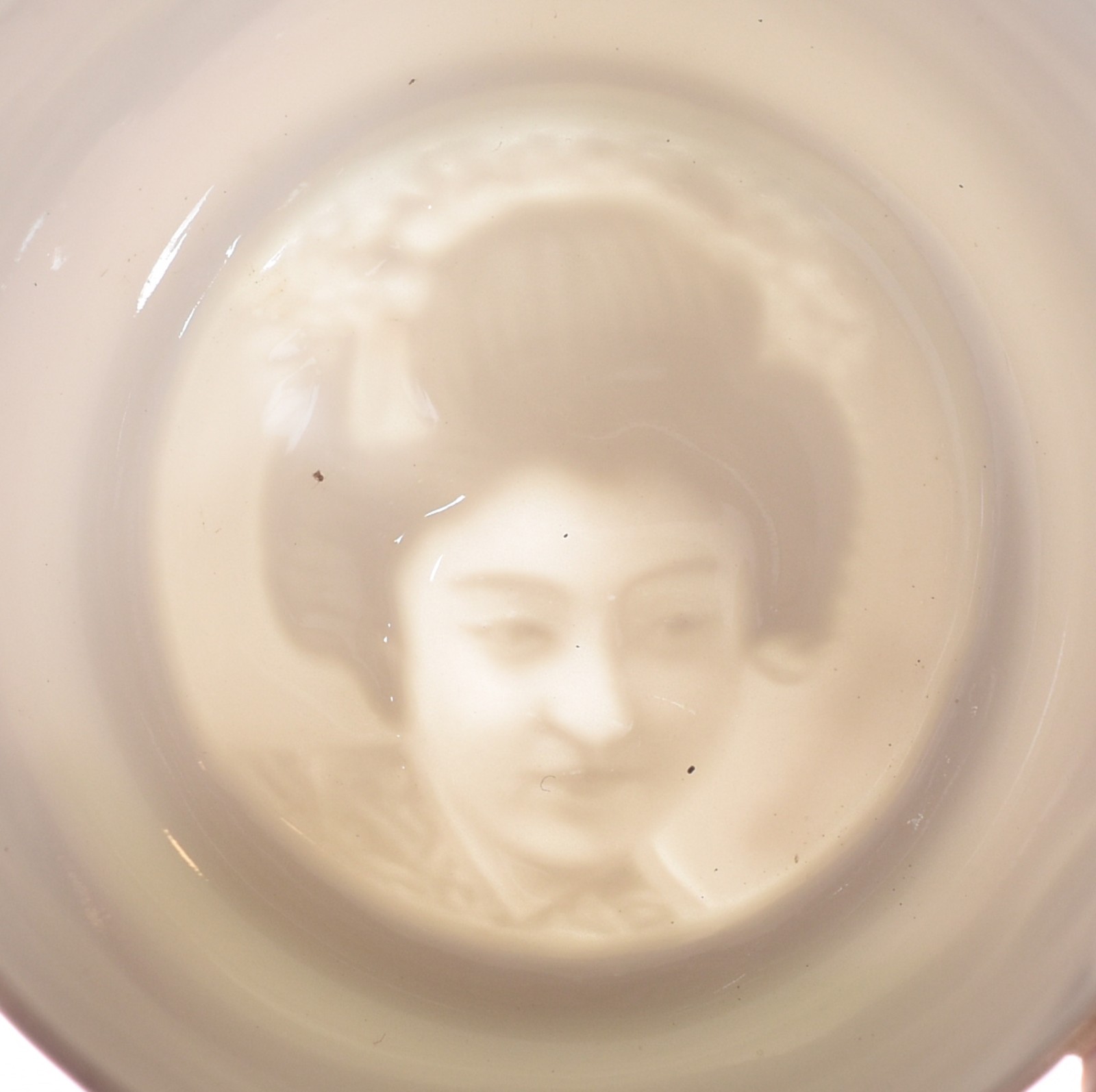 Diversas peças, sendo: 9 xícaras diversas de porcelana japonesa com... - foto 3 de 10