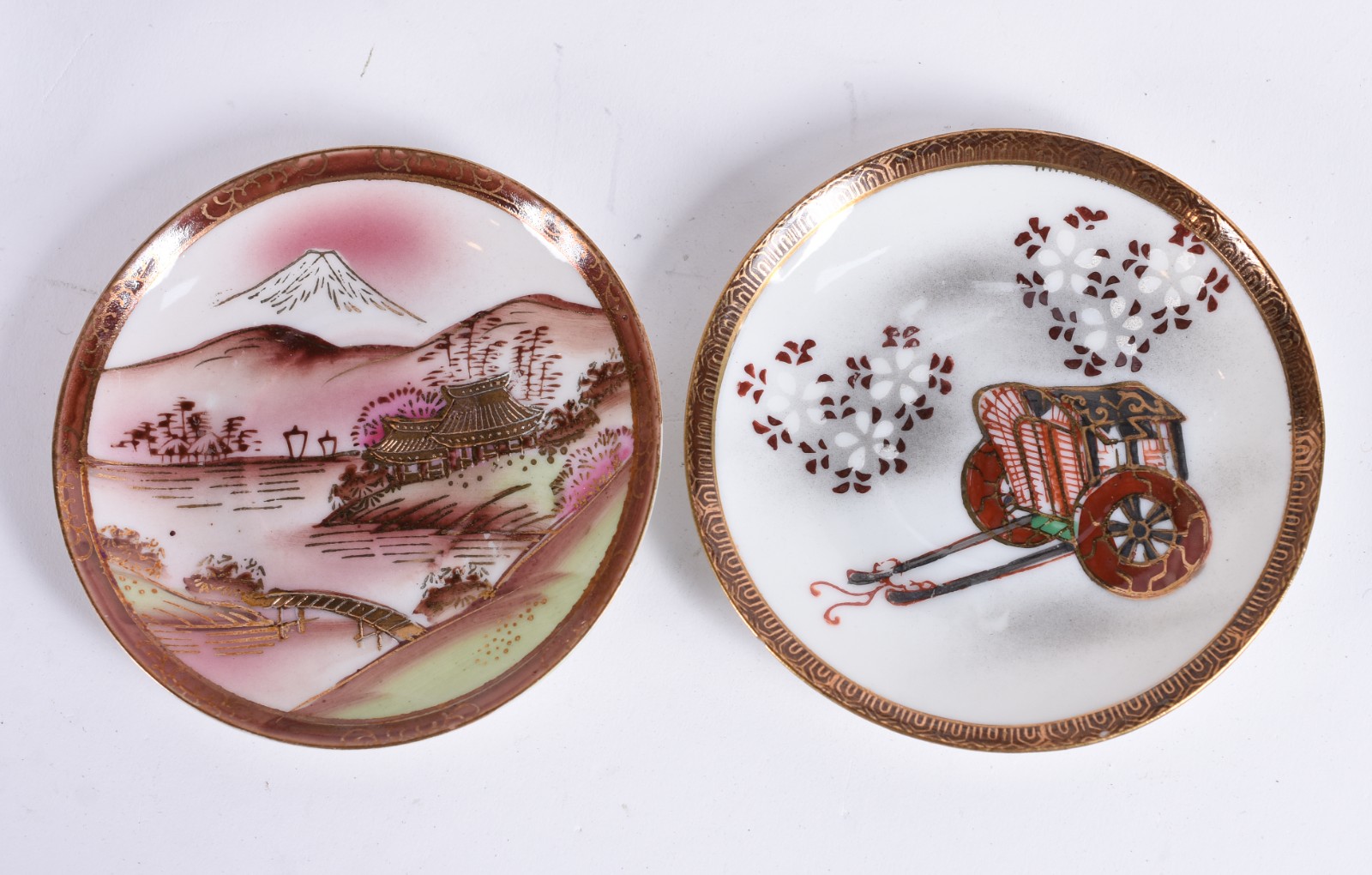 Diversas peças, sendo: 9 xícaras diversas de porcelana japonesa com... - foto 4 de 10