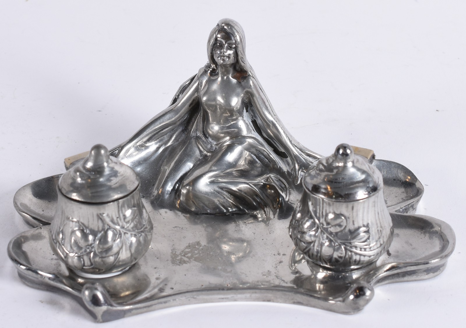 Tinteiro de metal Art Noveau com figura feminina ao centro e dois... - foto 1 de 6