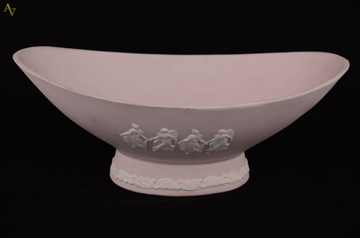 Centro de mesa em biscuit cor rosa. Med. 35 x 19 cm. Alt. 12 cm - foto 1 de 2