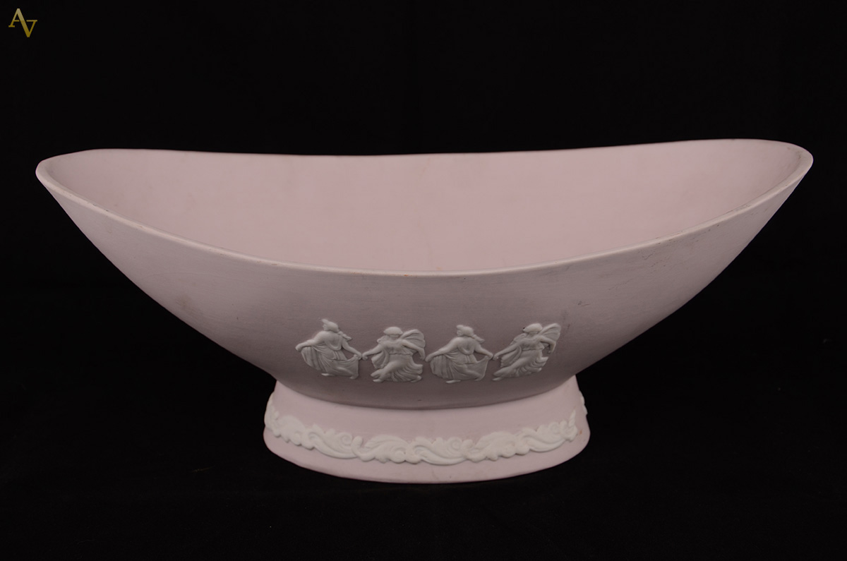 Centro de mesa em biscuit cor rosa. Med. 35 x 19 cm. Alt. 12 cm - foto 2 de 2