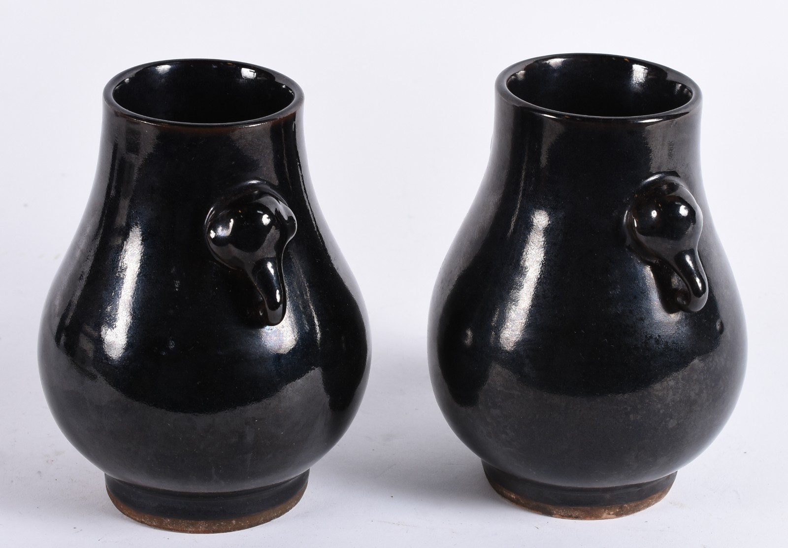 Par de vasos em porcelana chinesa de formato balaústre, revestidos... - foto 3 de 4