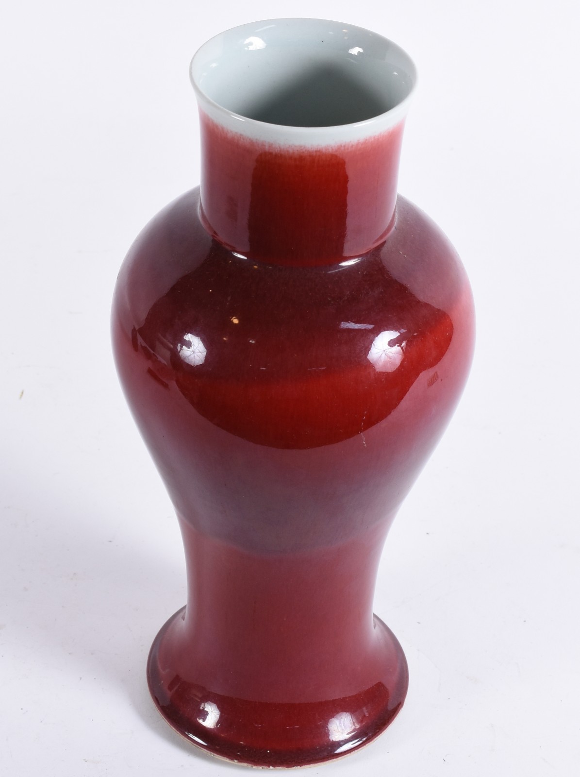 - Vaso em porcelana chinesa de formato balaústre, ornamentado por... - foto 2 de 3
