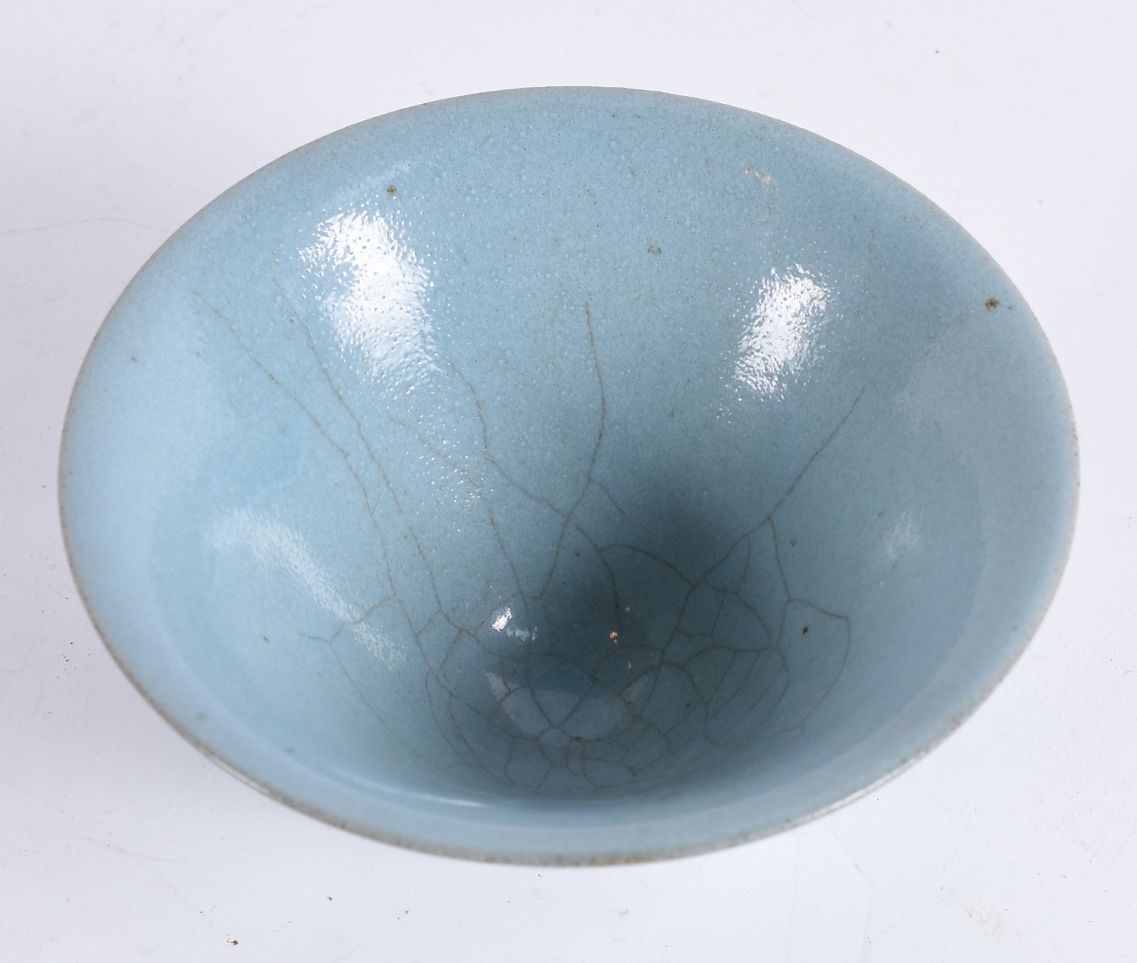 Pequeno bowl de formato cônico em porcelana chinesa, revestido por... - foto 3 de 4