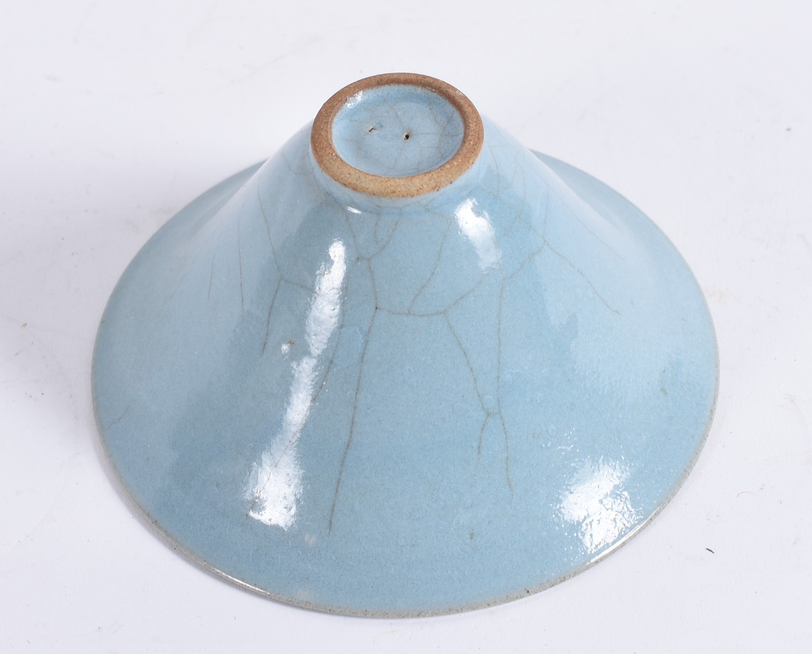 Pequeno bowl de formato cônico em porcelana chinesa, revestido por... - foto 4 de 4