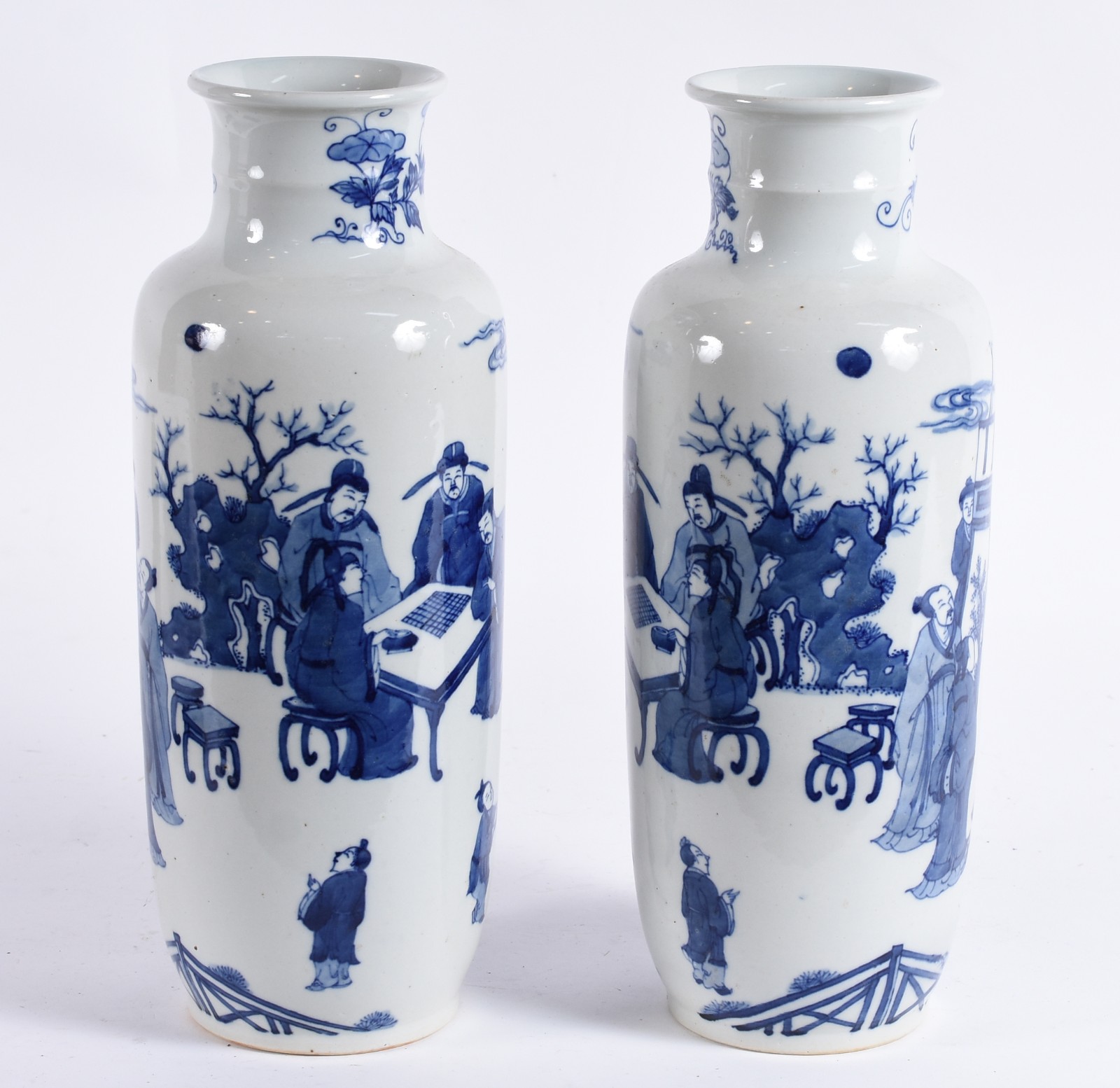 Par de vasos em porcelana chinesa de formato “rouleau”, decorados em... - foto 3 de 4