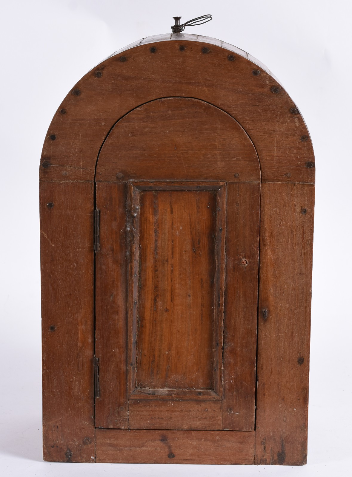 Pequeno oratório de madeira nobre, uma porta com parte superior no... - foto 3 de 6