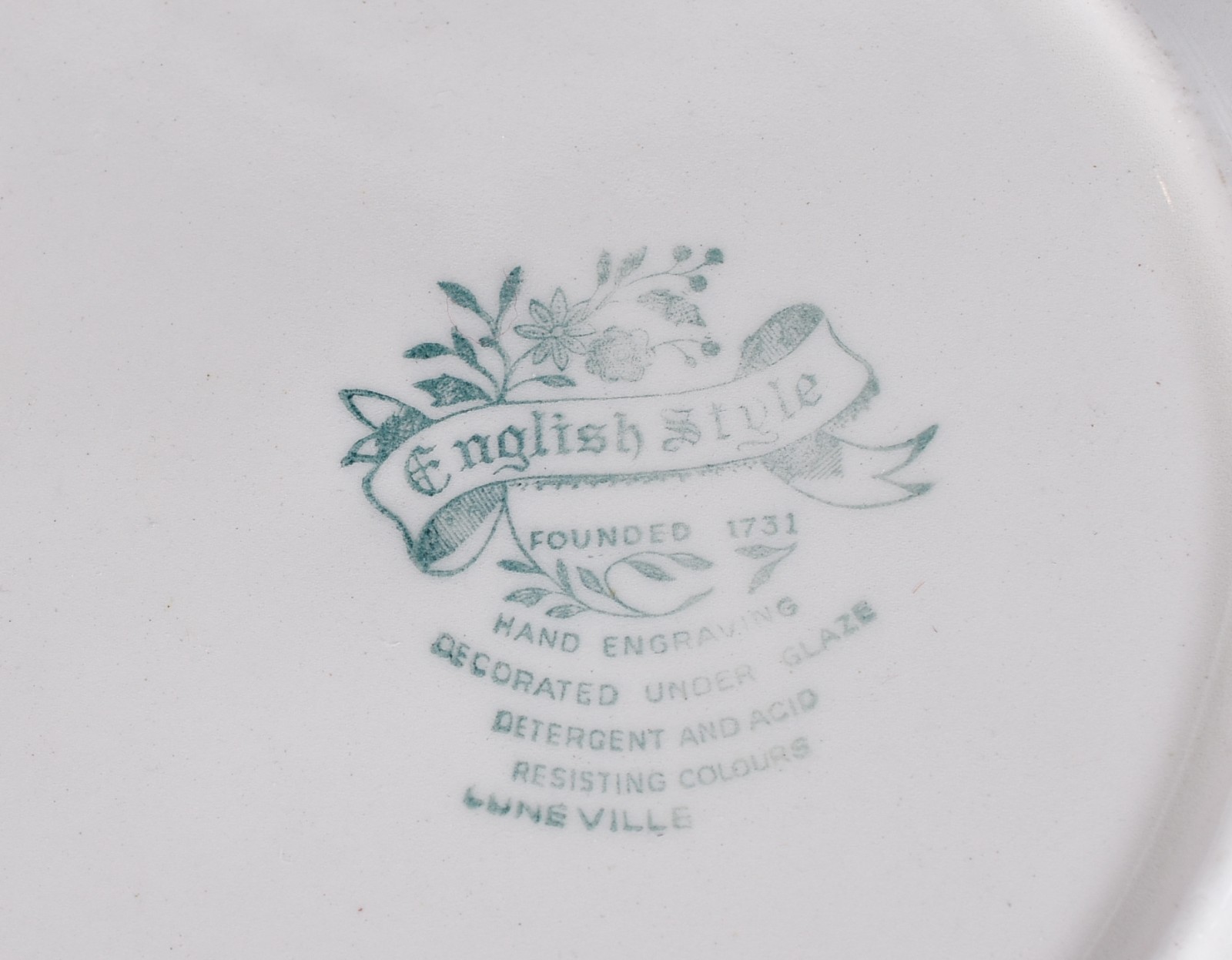 Diversas peças, sendo: 2 pratos ingleses de faiança, 9 xícaras de... - foto 5 de 6