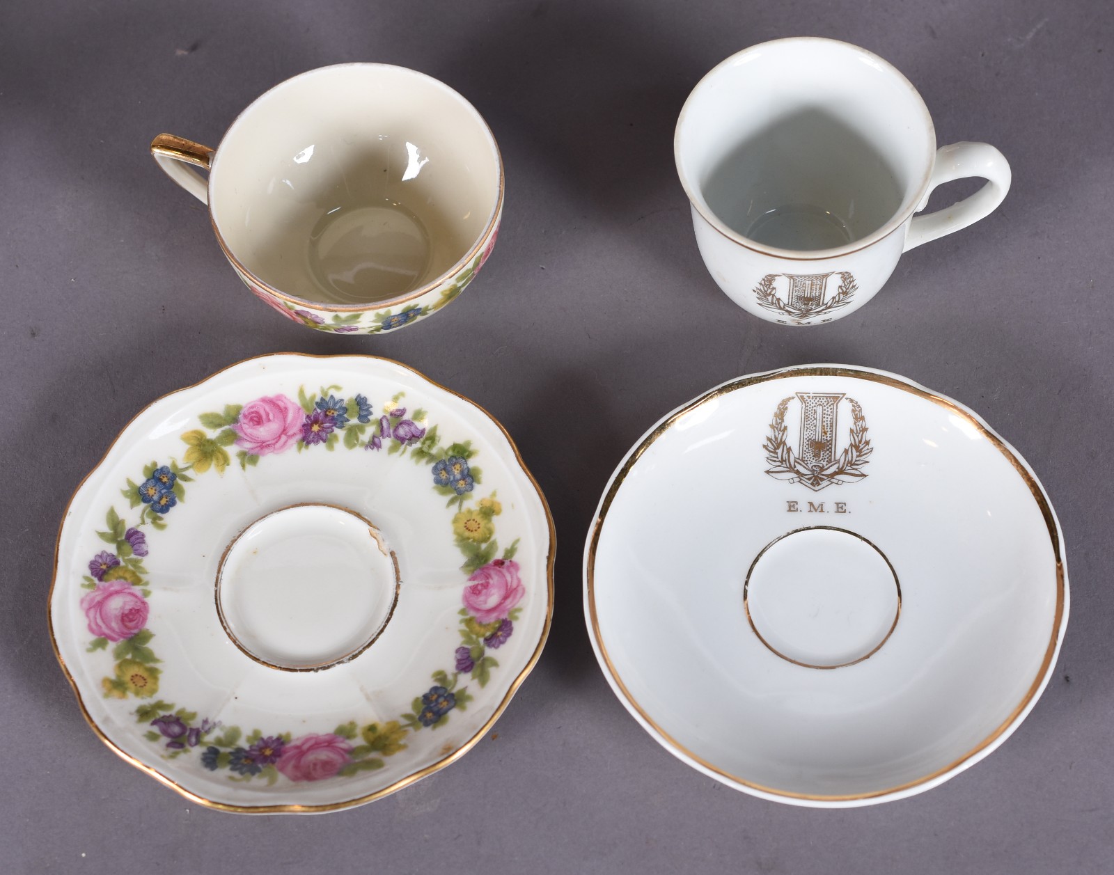 Diversas peças de porcelana, sendo: pequena bandeja de porcelana... - foto 3 de 8