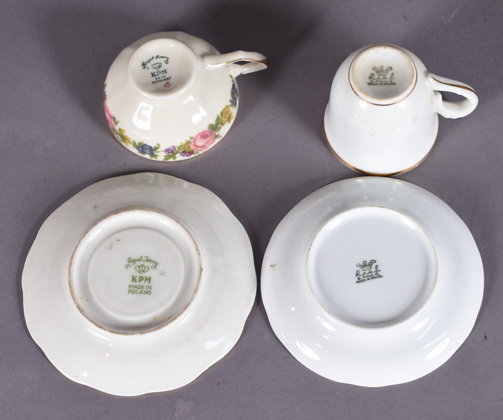 Diversas peças de porcelana, sendo: pequena bandeja de porcelana... - foto 4 de 8