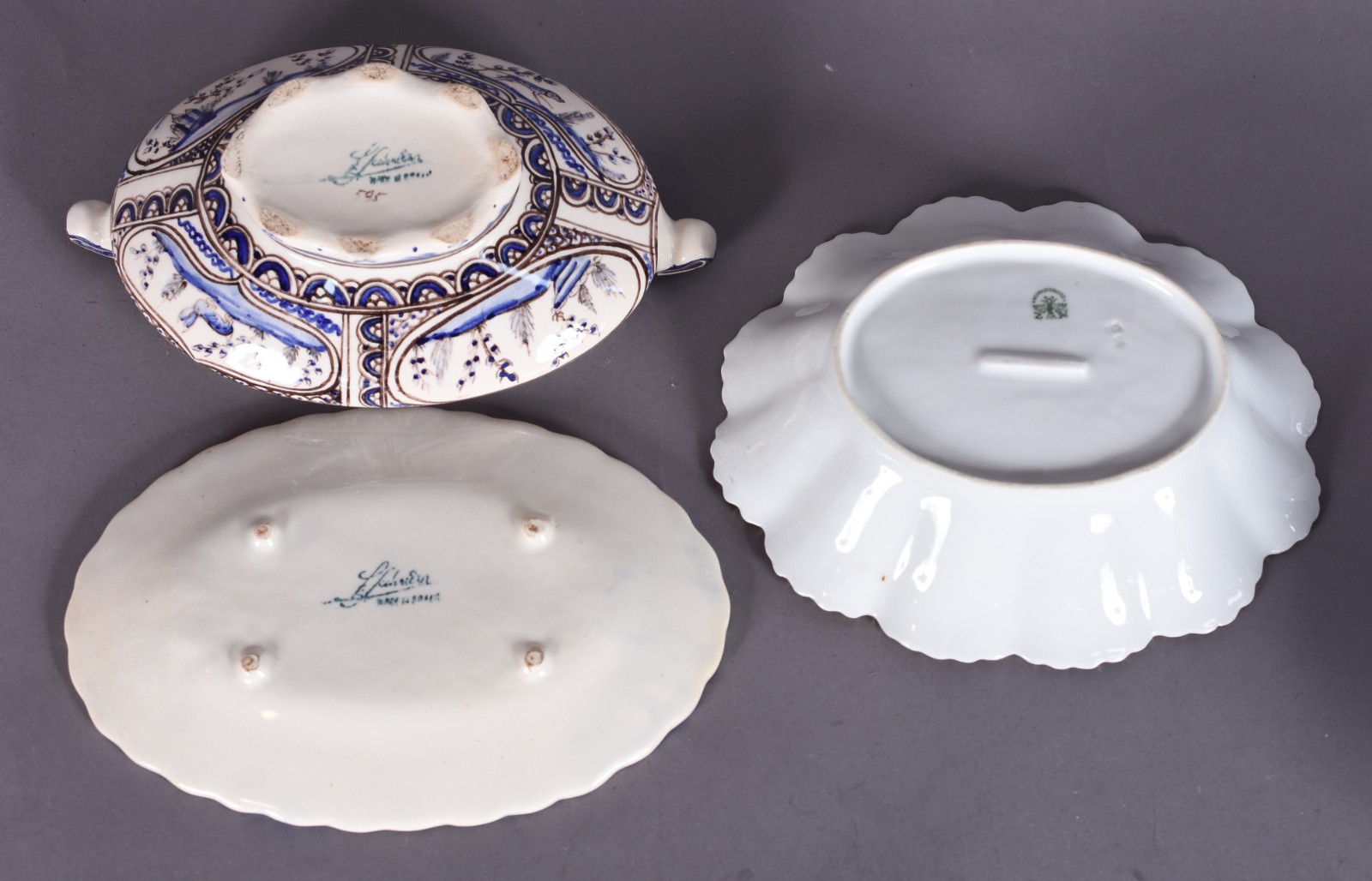 Diversas peças de porcelana, sendo: pequena bandeja de porcelana... - foto 7 de 8