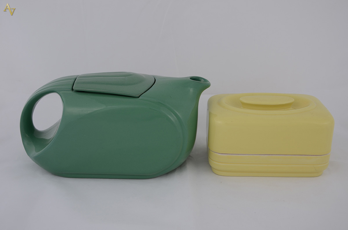 Bule e caixa de faiança Art Deco (verde e amarelo). Fabricado para... - foto 1 de 2