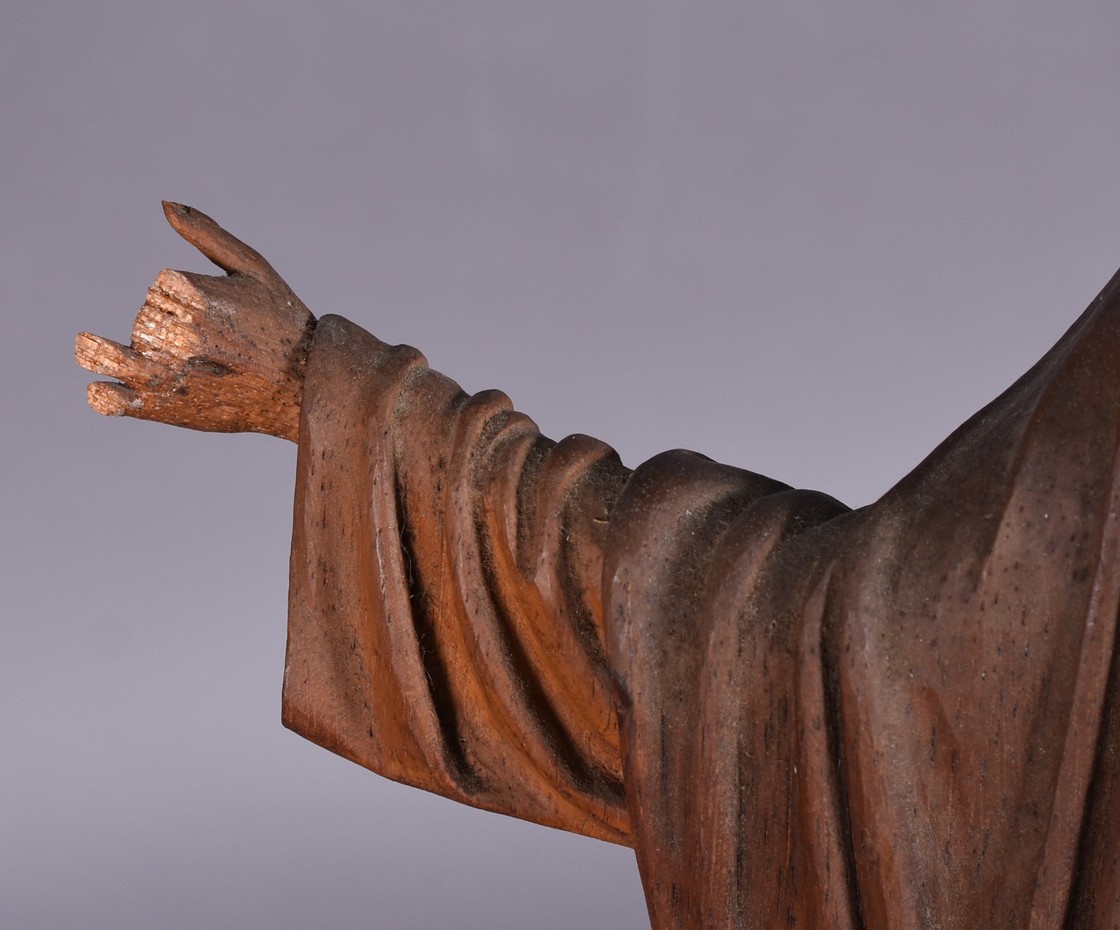 Cristo de madeira entalhada (faltando os dedinhos). - foto 4 de 6
