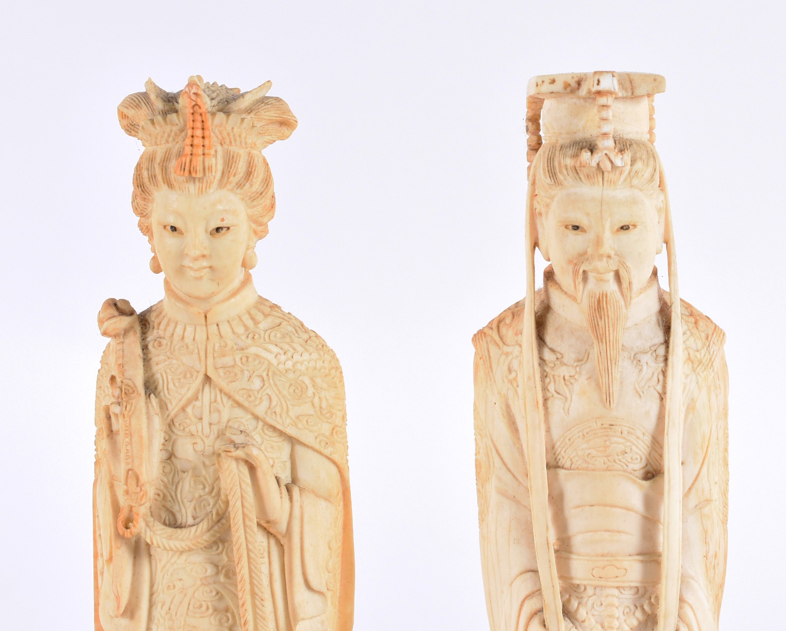Par de estatuetas de marfim representando casal de Imperadores com... - foto 3 de 3