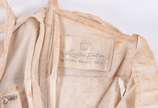 Antiga roupa de bailarina com bordados, Limited... - Antiga roupa de bailarina com bordados, Limited Edition, by Rose Marie Reid. Desgastes.