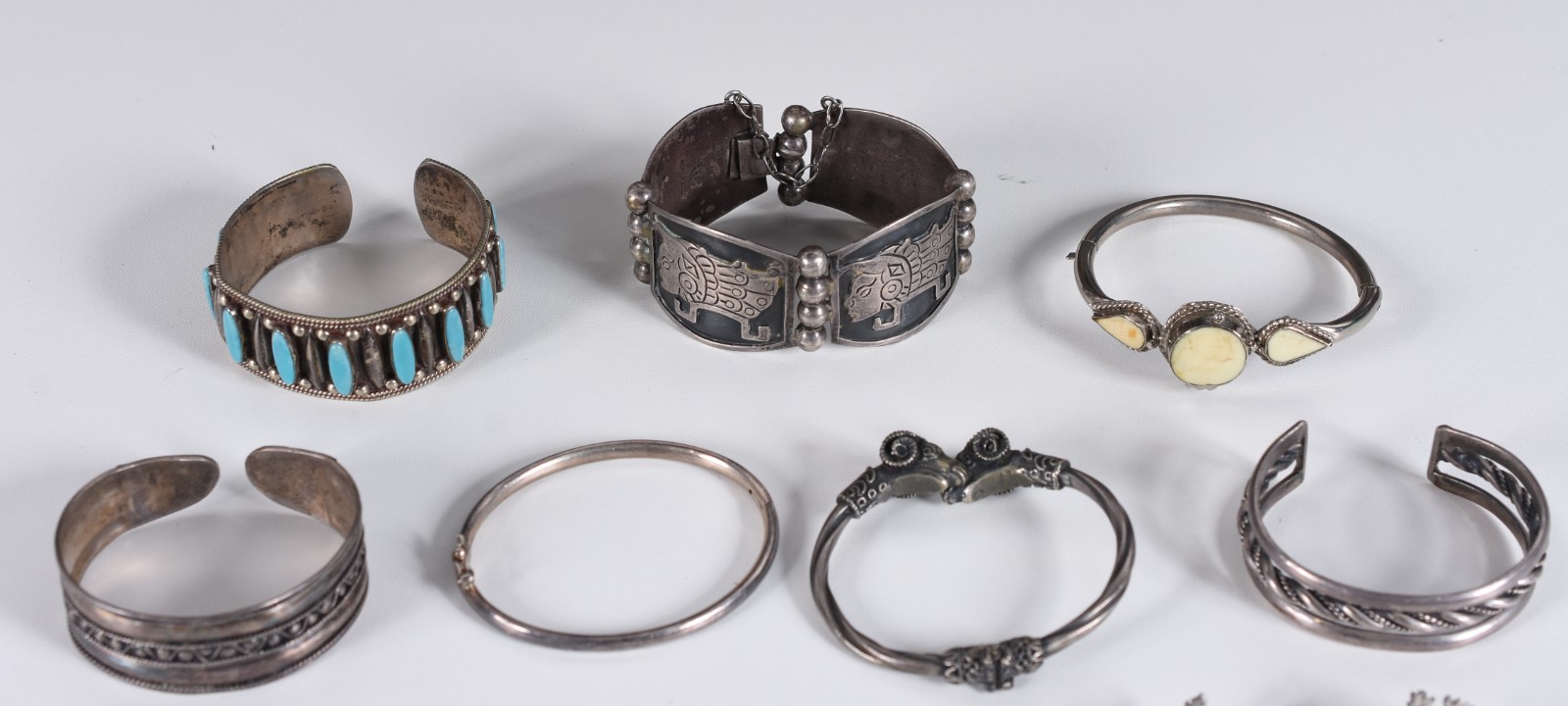Diversas peças, sendo: 7 pulseiras, sendo 6 de prata, 7 anéis de... - foto 4 de 9