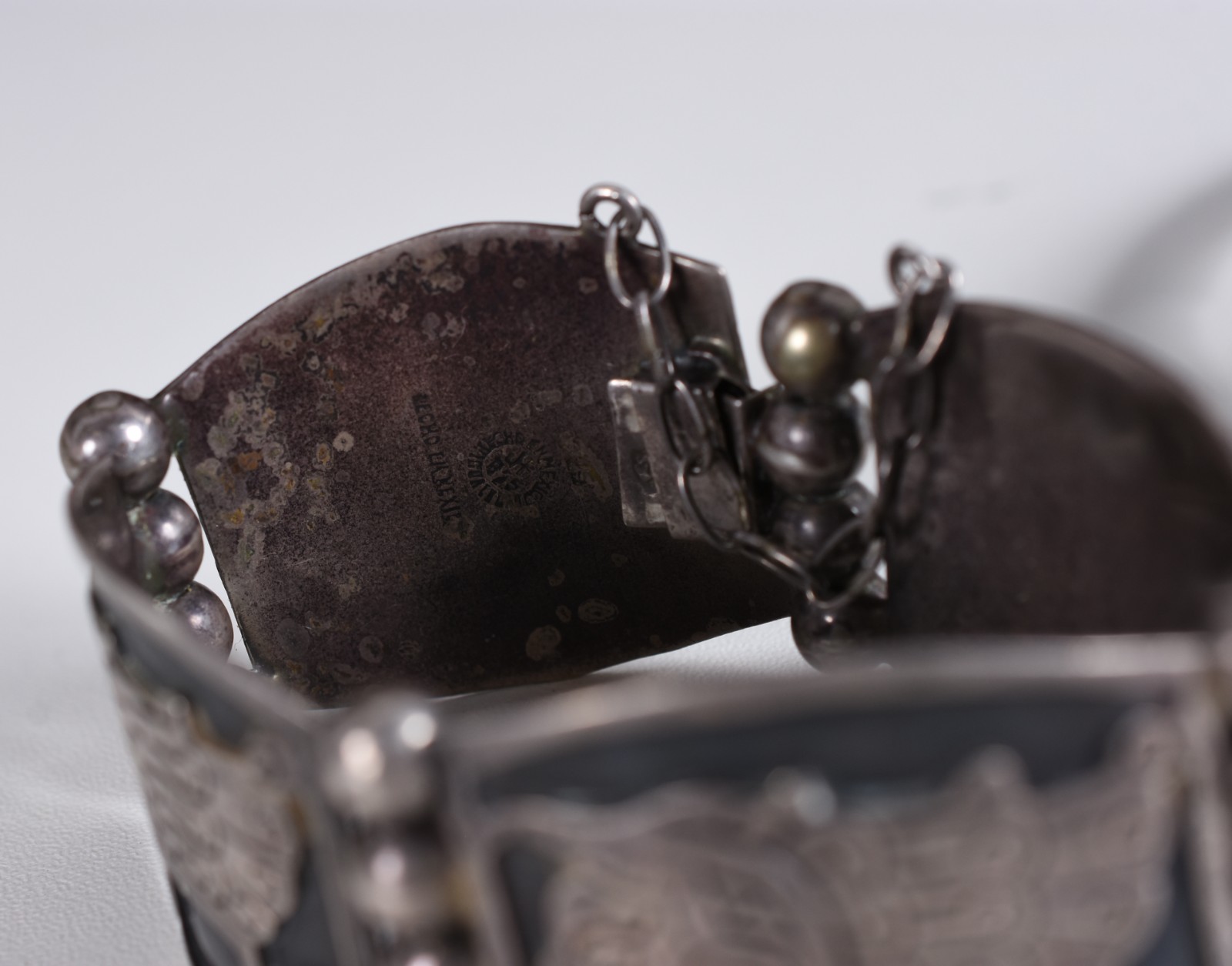Diversas peças, sendo: 7 pulseiras, sendo 6 de prata, 7 anéis de... - foto 9 de 9