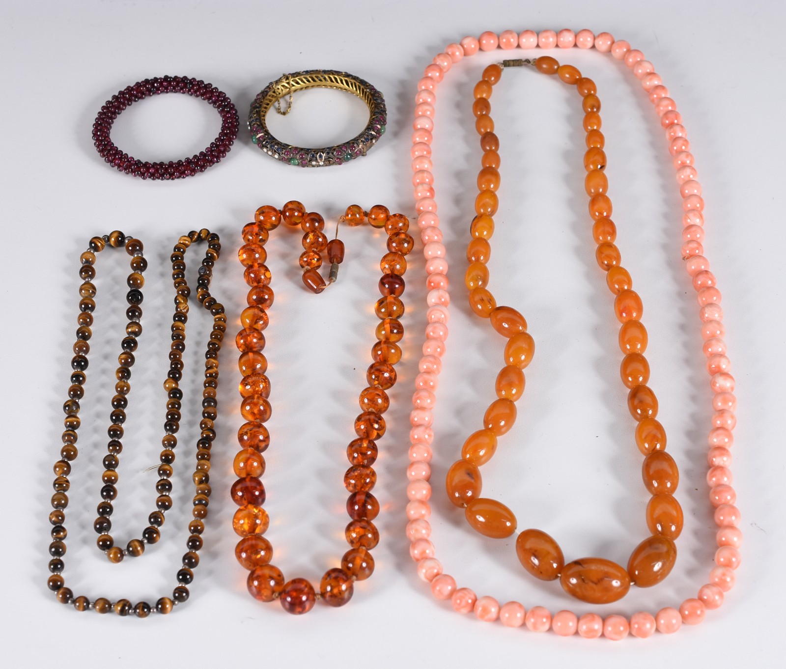 Diversas peças, sendo: 4 colares e 2 pulseiras. Total: 6 peças. - foto 1 de 6