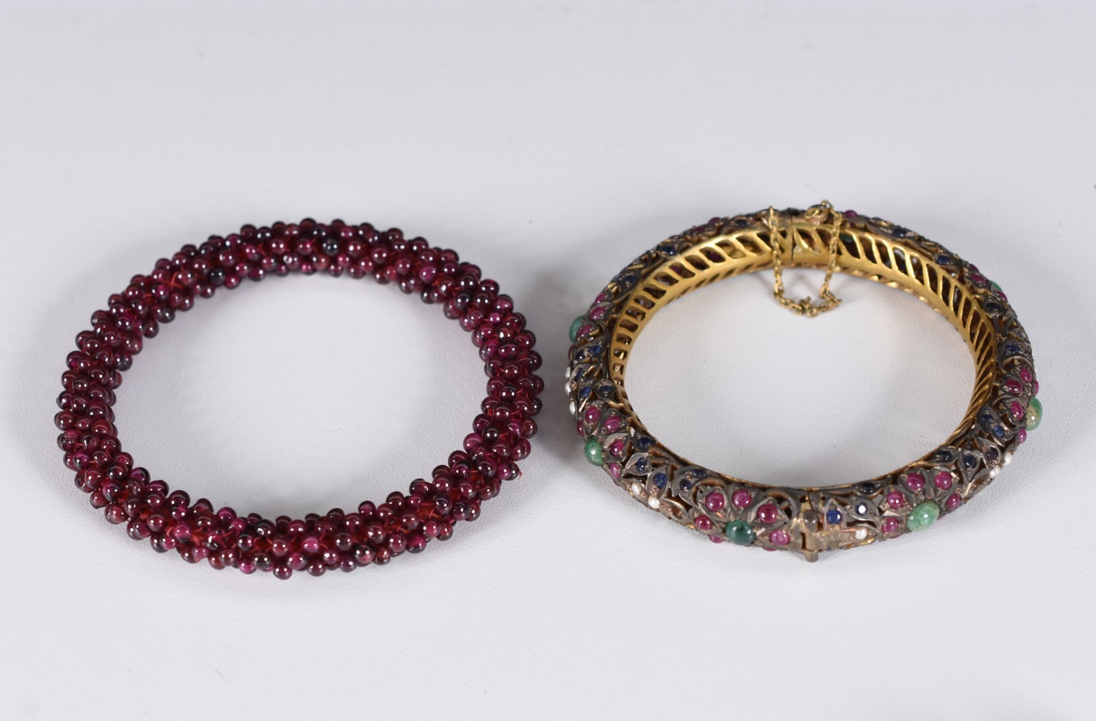 Diversas peças, sendo: 4 colares e 2 pulseiras. Total: 6 peças. - foto 3 de 6