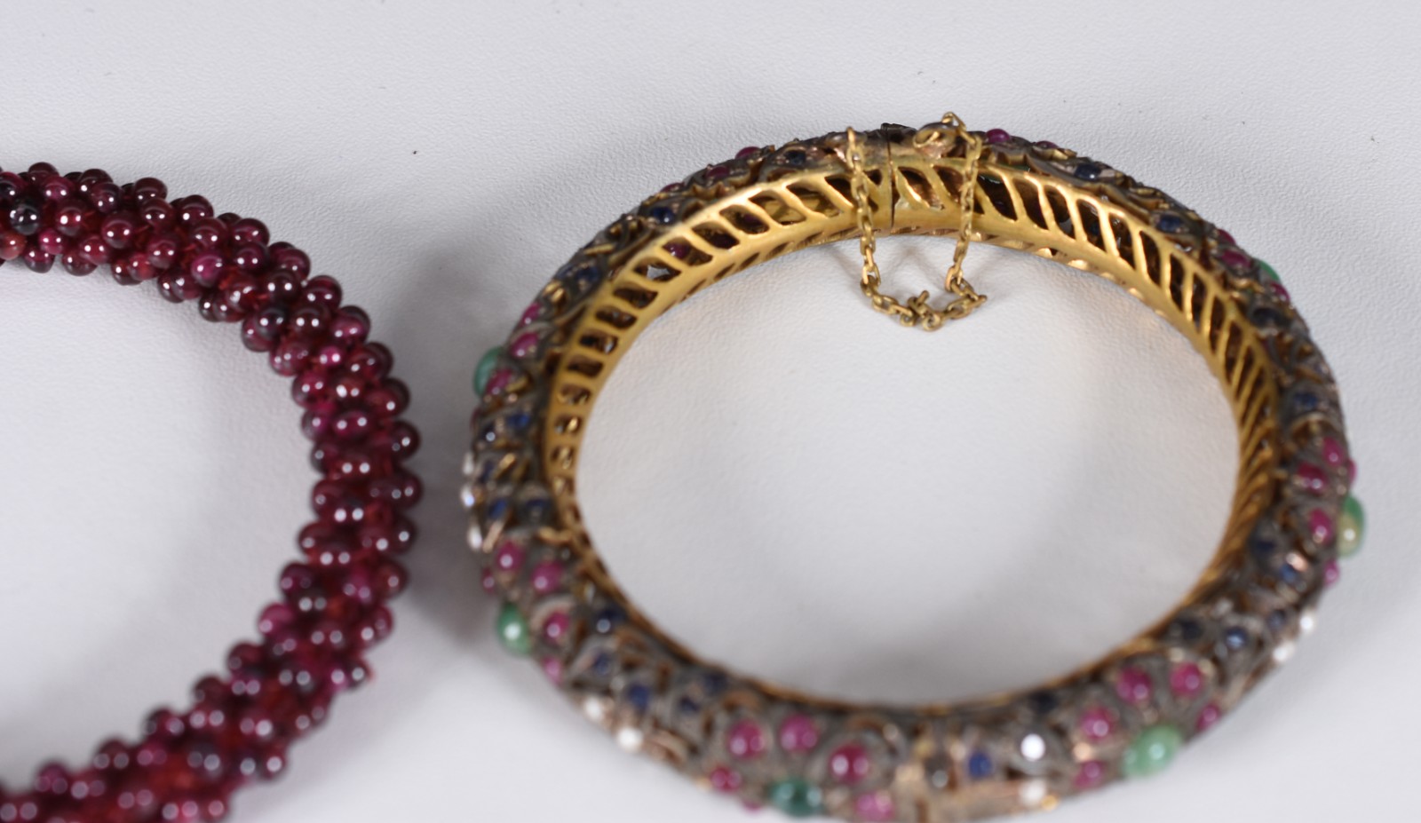 Diversas peças, sendo: 4 colares e 2 pulseiras. Total: 6 peças. - foto 4 de 6
