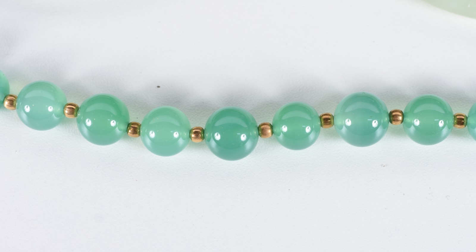 Diversas peças, sendo: 5 pulseiras e colar com pedra verde. - foto 4 de 5