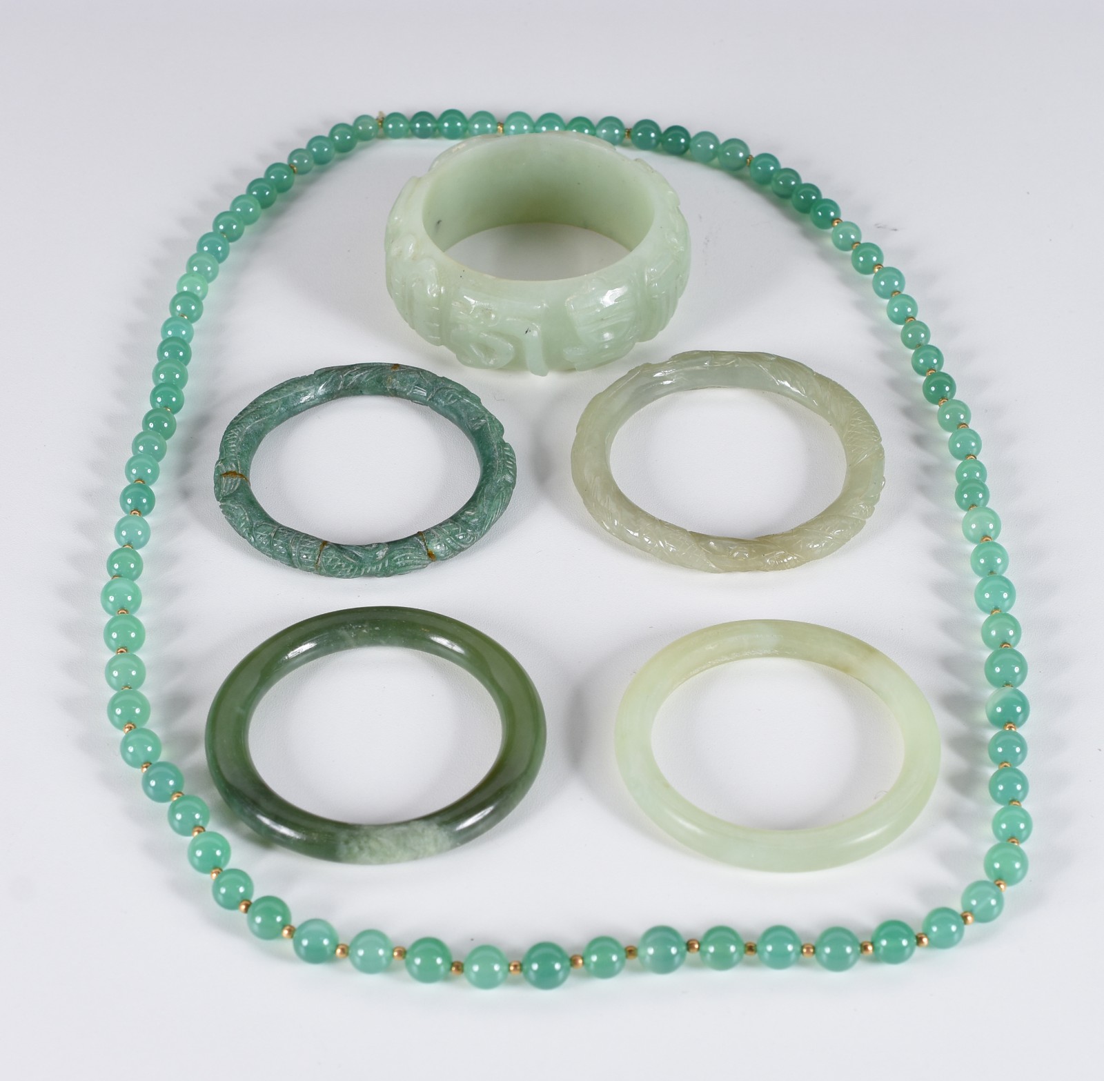 Diversas peças, sendo: 5 pulseiras e colar com pedra verde. - foto 5 de 5