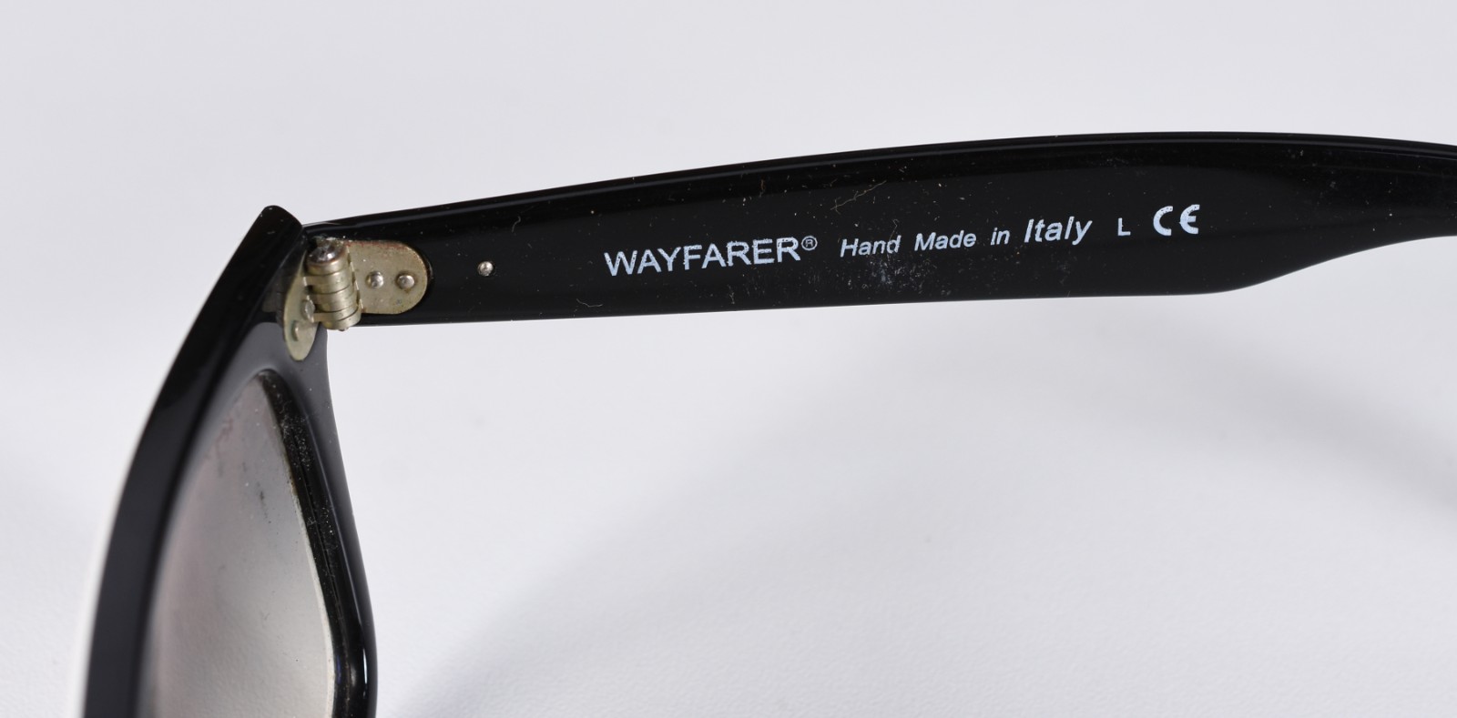 Óculos de sol Wayfarer, feito na Itália, no estojo. - foto 4 de 5