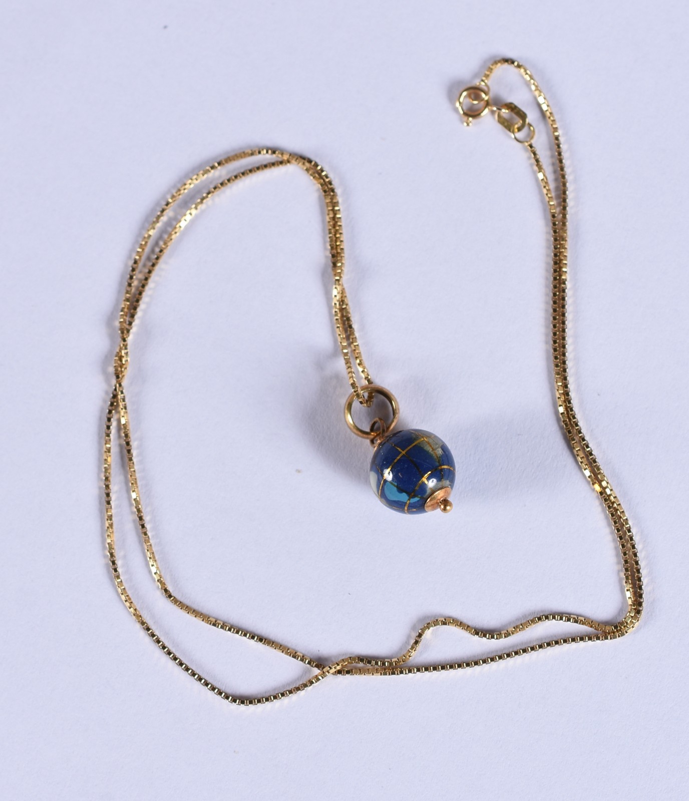 Colar de ouro 18k com pingente feitio globo (Por motivos de segurança... - foto 2 de 3