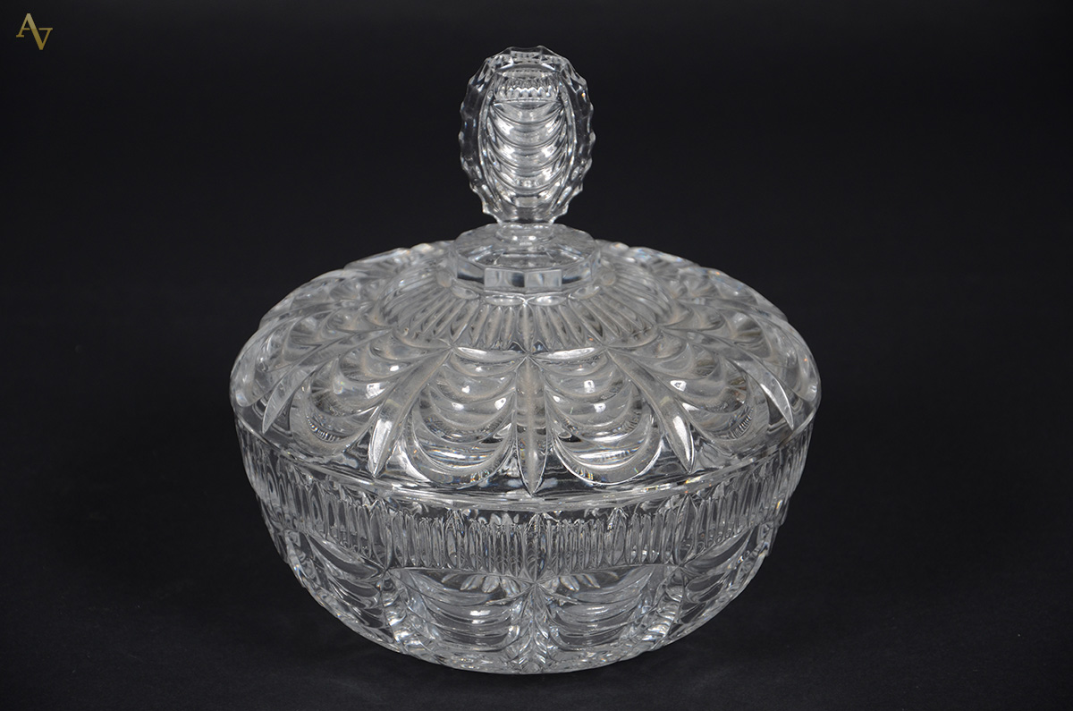 Compoteira de cristal tcheco lapidado. Altura 21 cm