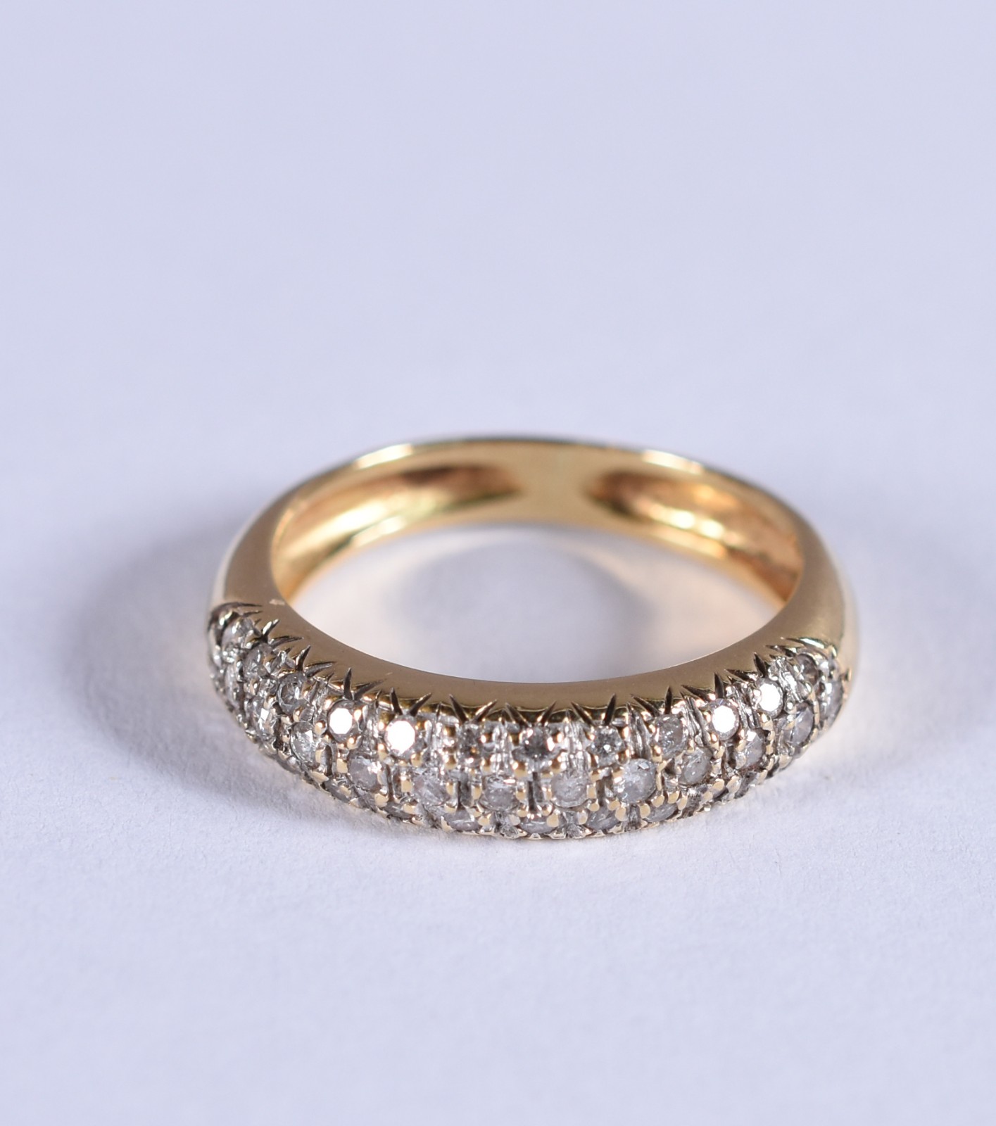 Anel de ouro cravejado com aproximadamente 60 brilhantes, aro 15 (Por... - foto 1 de 4