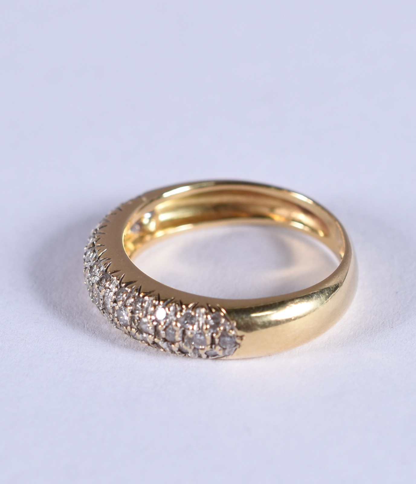 Anel de ouro cravejado com aproximadamente 60 brilhantes, aro 15 (Por... - foto 2 de 4