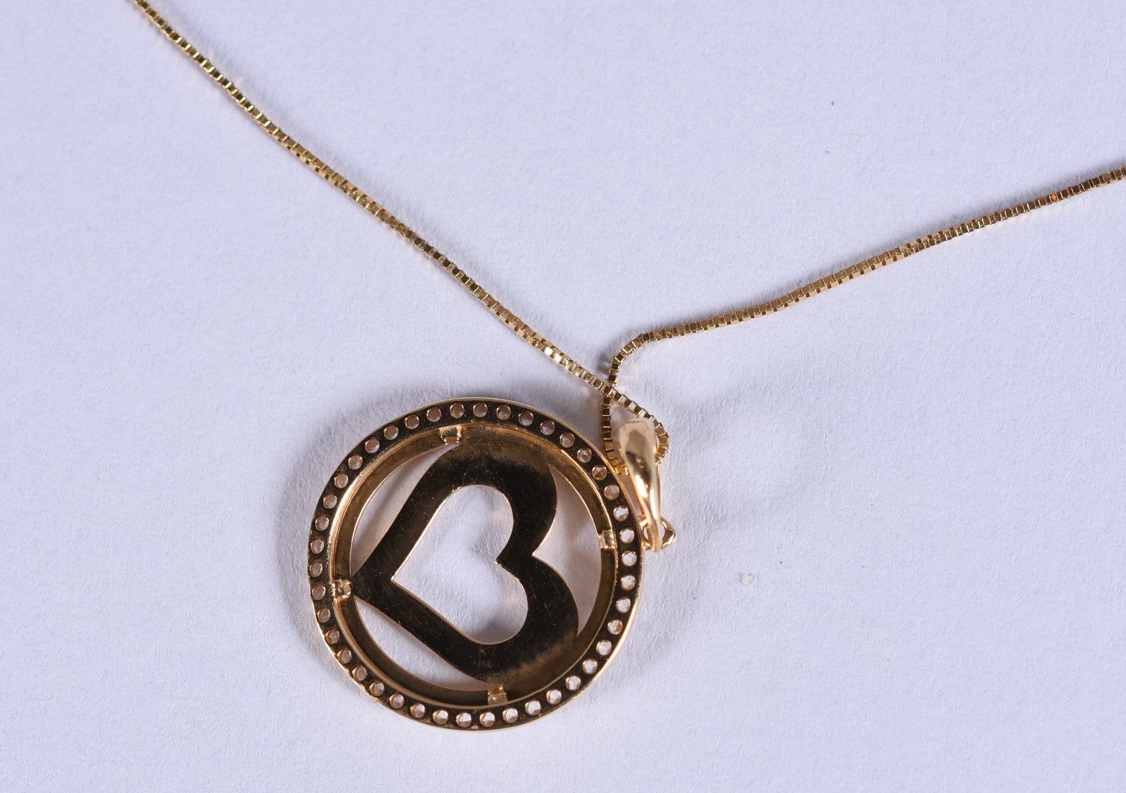Colar de ouro 18 k e pingente com safiras brancas (Por motivos de... - foto 3 de 4