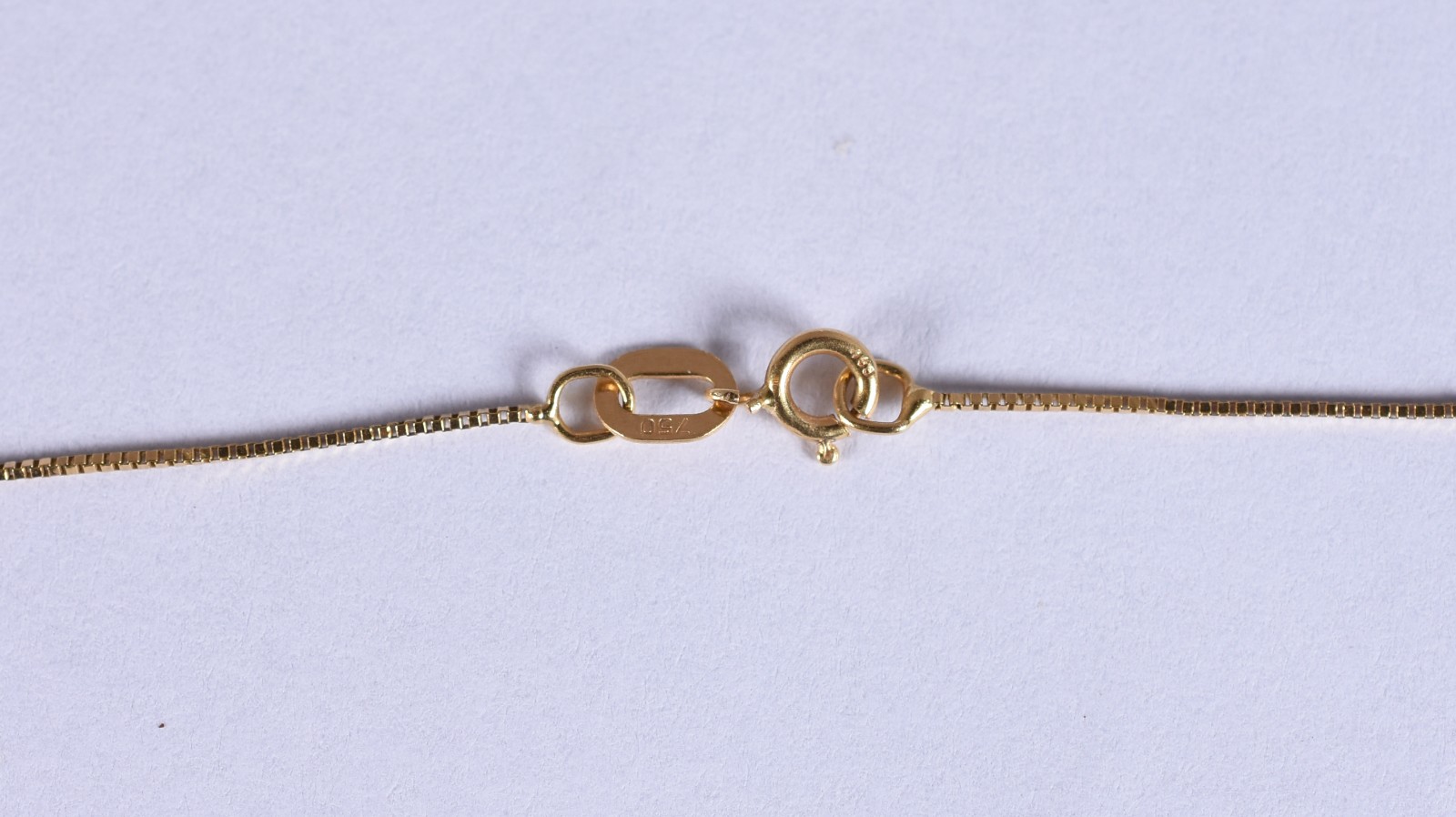 Colar de ouro 18 k e pingente com safiras brancas (Por motivos de... - foto 4 de 4