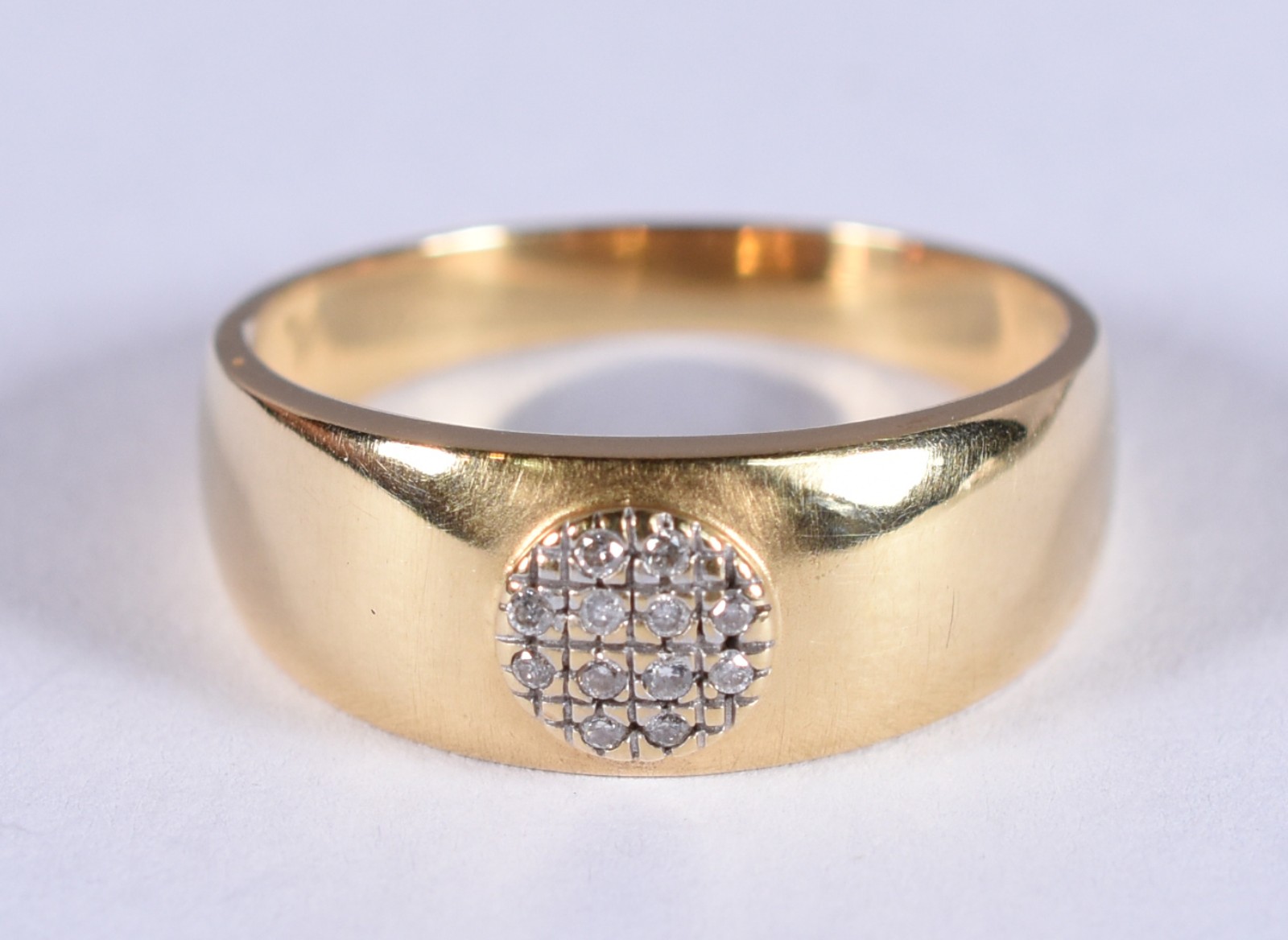 Anel de ouro 18 k, contrastado 750 com safiras brancas, aro 20 (Por... - foto 1 de 4