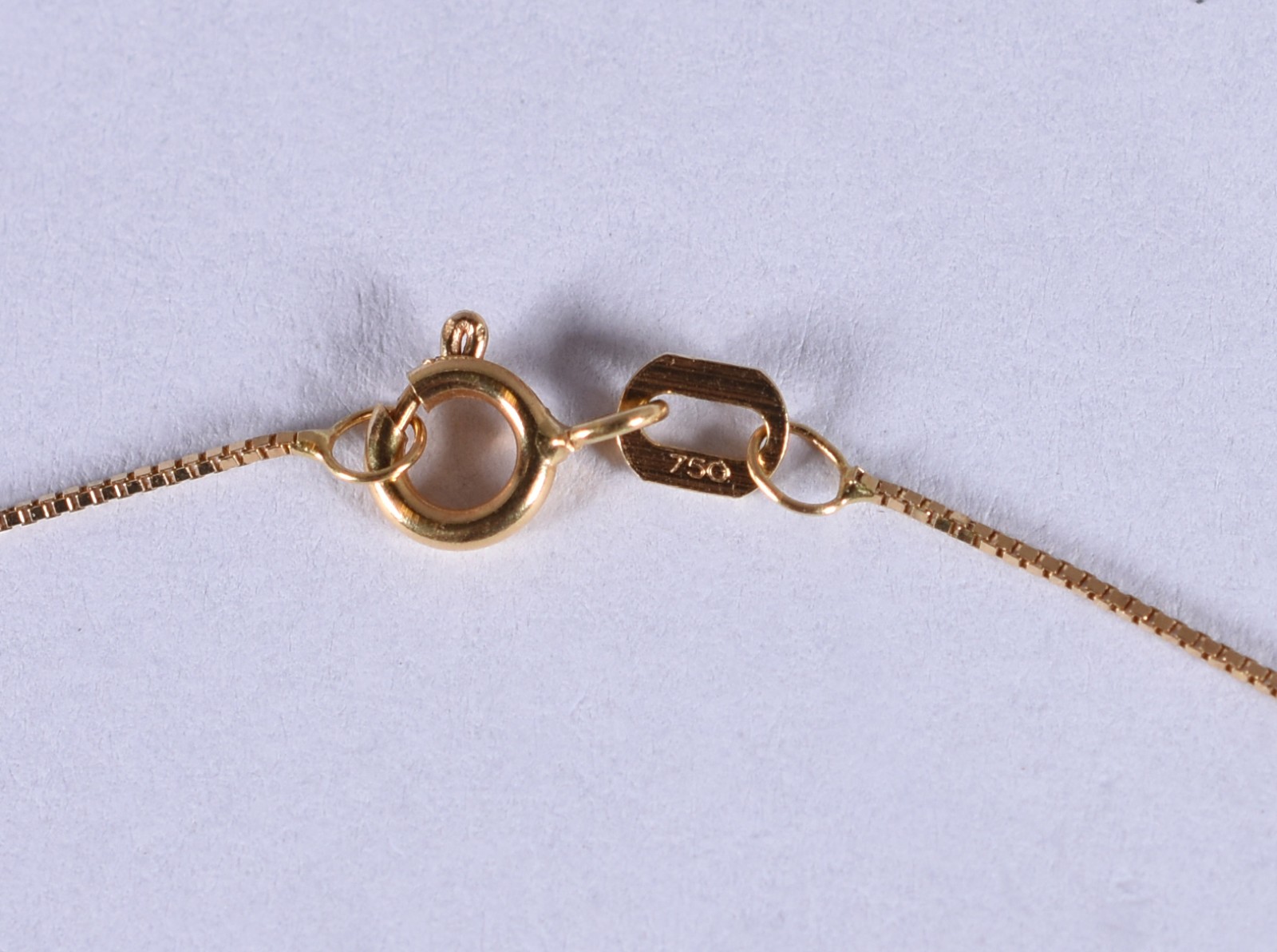Colar de ouro 18k com pingente (Por motivos de segurança a peça não... - foto 3 de 5