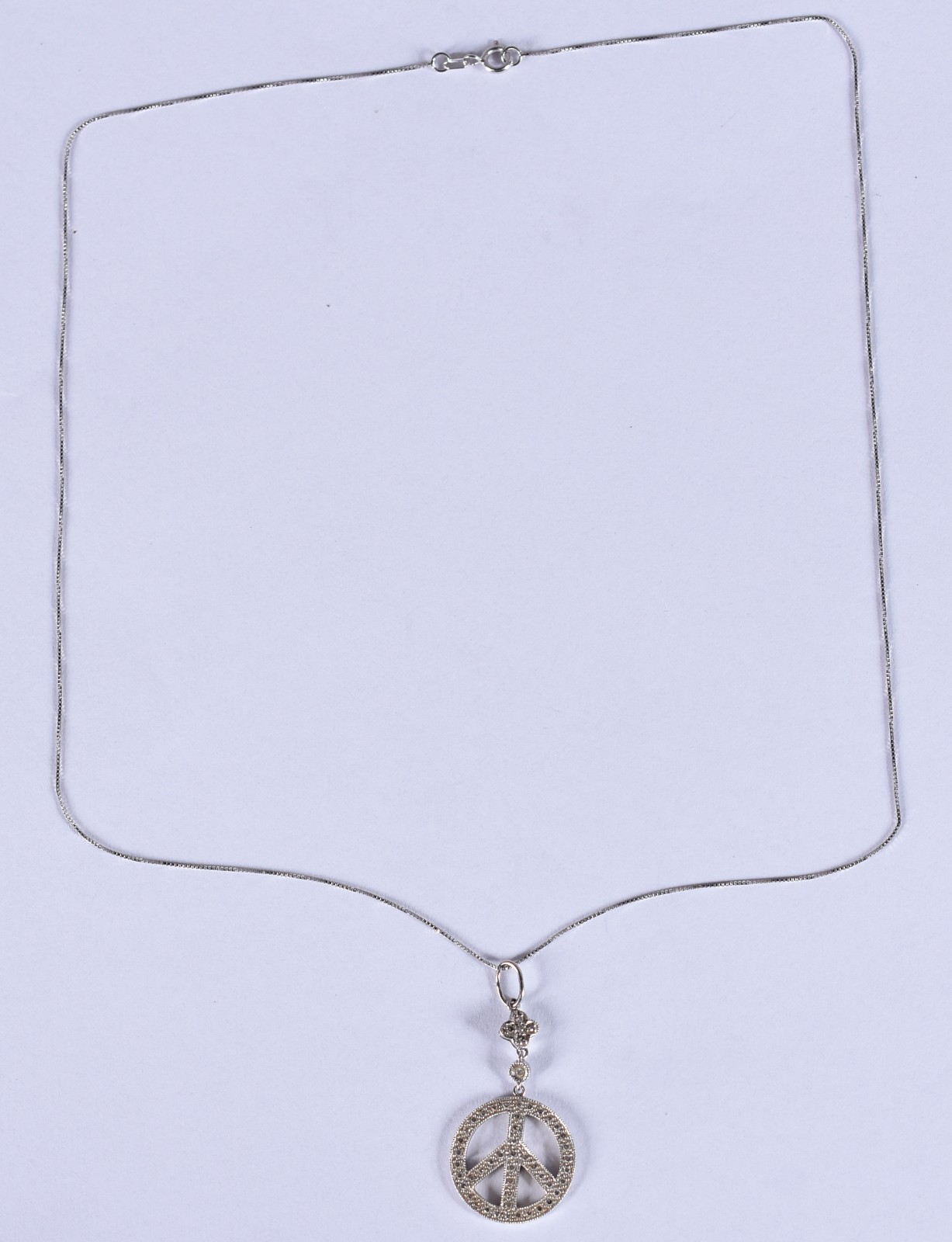 Colar de ouro branco com pingente (Por motivos de segurança a peça... - foto 2 de 5