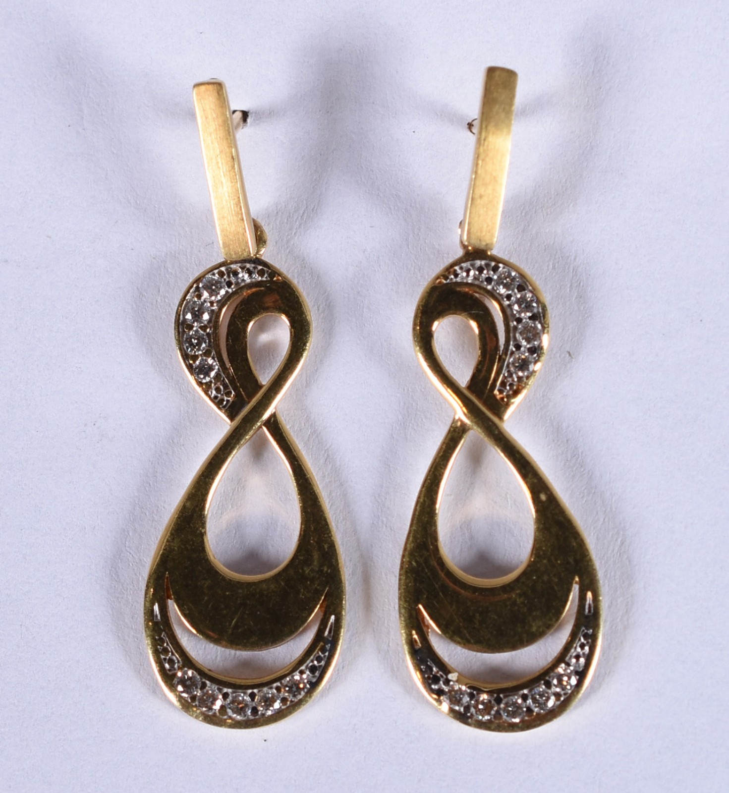 Par de brincos de ouro 18 k com 8 brilhantes (Por motivos de... - foto 1 de 3