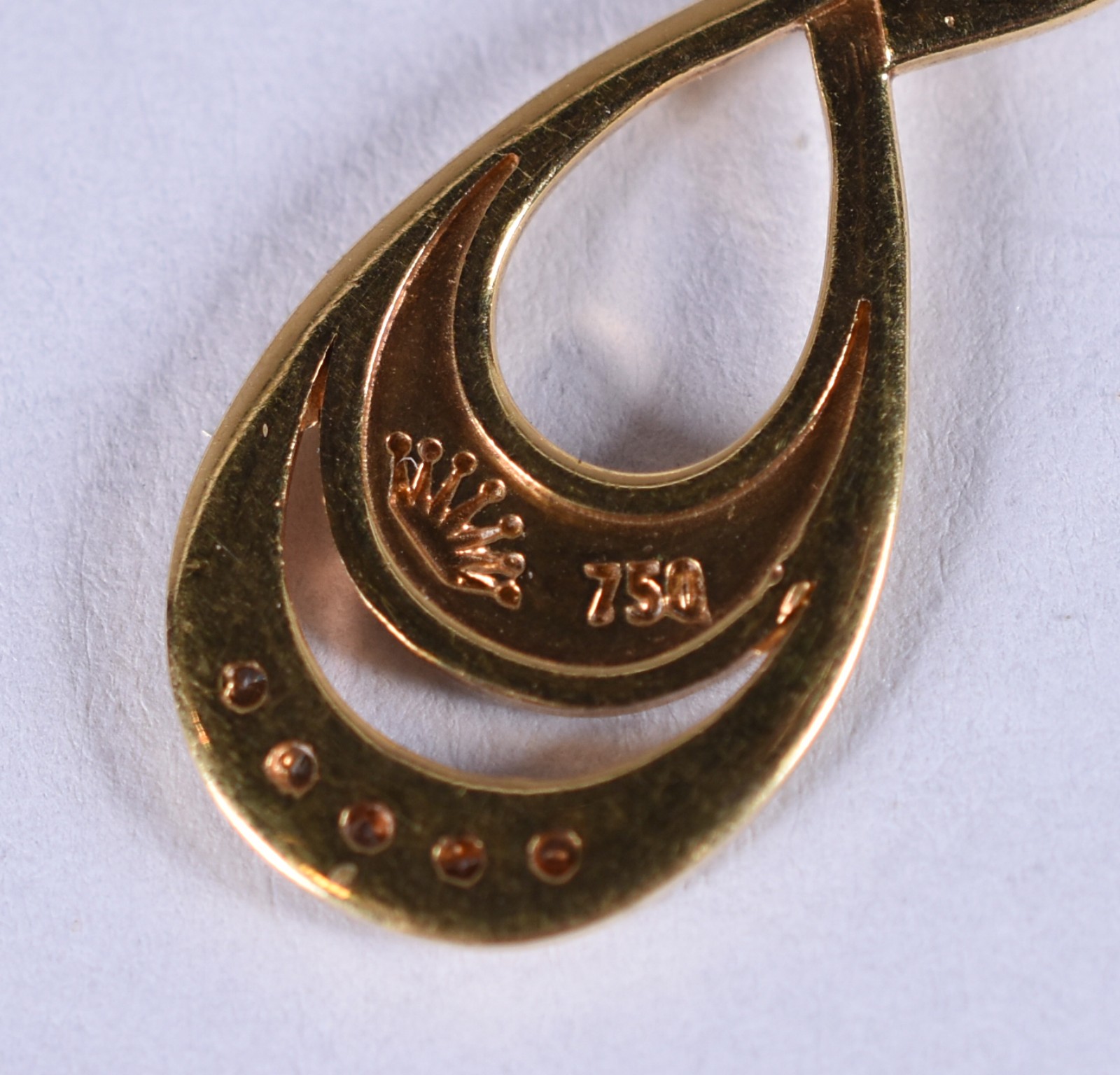 Par de brincos de ouro 18 k com 8 brilhantes (Por motivos de... - foto 3 de 3