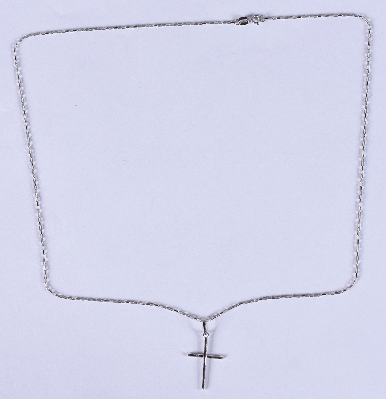 Colar de ouro branco, contrastado 750 com crucifixo (Por motivos de... - foto 2 de 4
