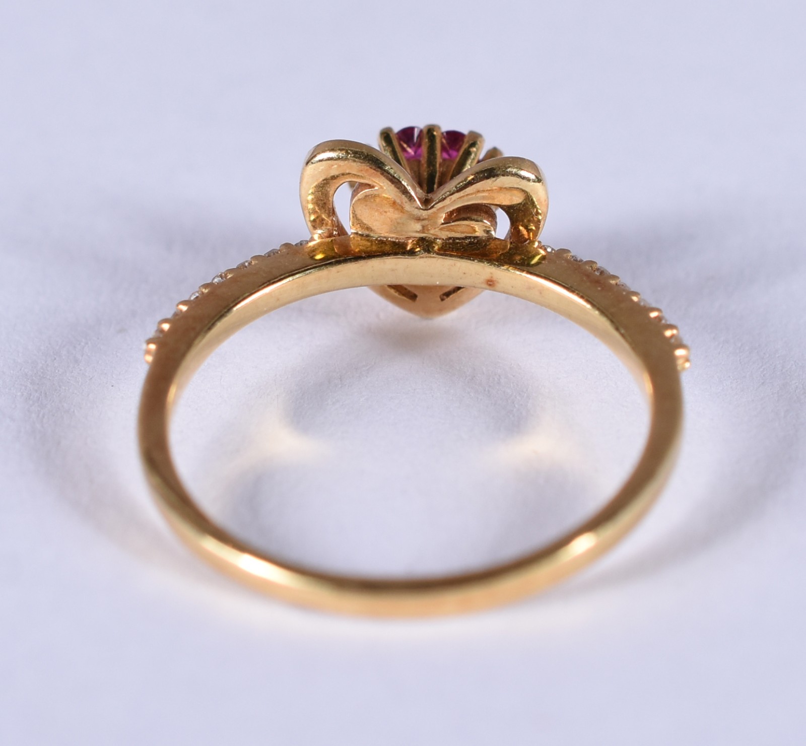 Anel de ouro 18k, contrastado 750 feitio coração com safiras e... - foto 3 de 4