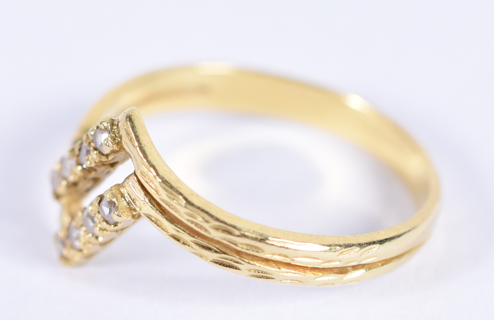 Anel de ouro 18k feitio retangular vazado cravejado com brilhantes... - foto 2 de 4