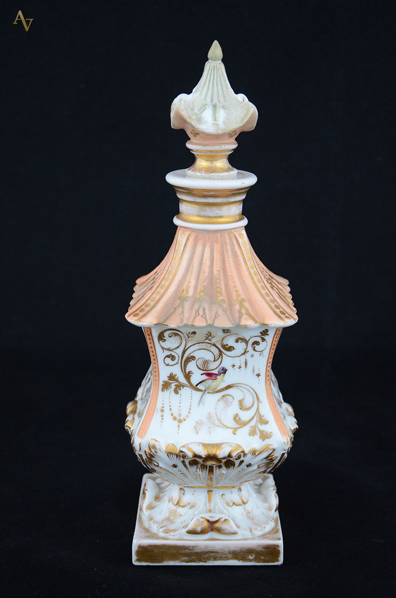 Perfumeiro de porcelana francesa com pequenas flores em policromia e... - foto 2 de 2