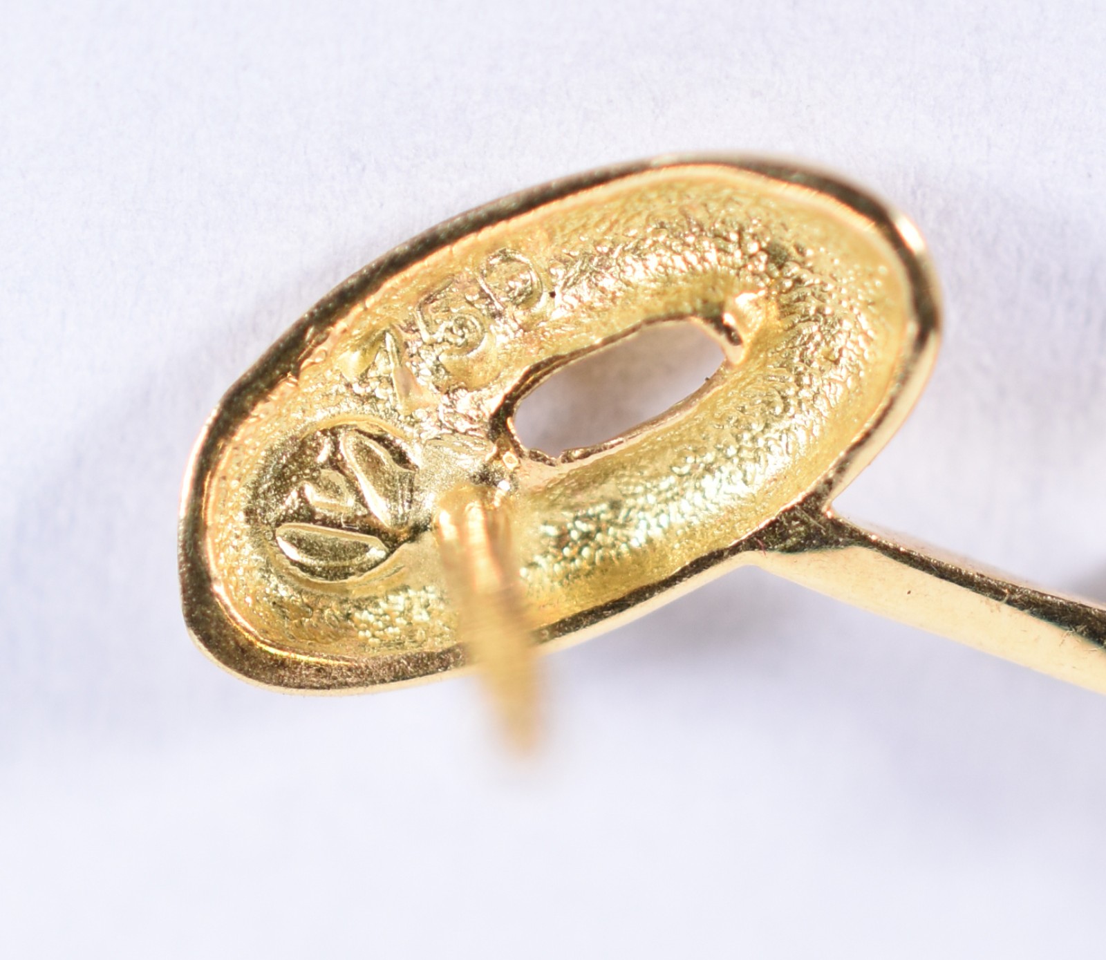 Par de brincos de ouro 18k, contrastado 750 feitio oval com 4... - foto 5 de 5