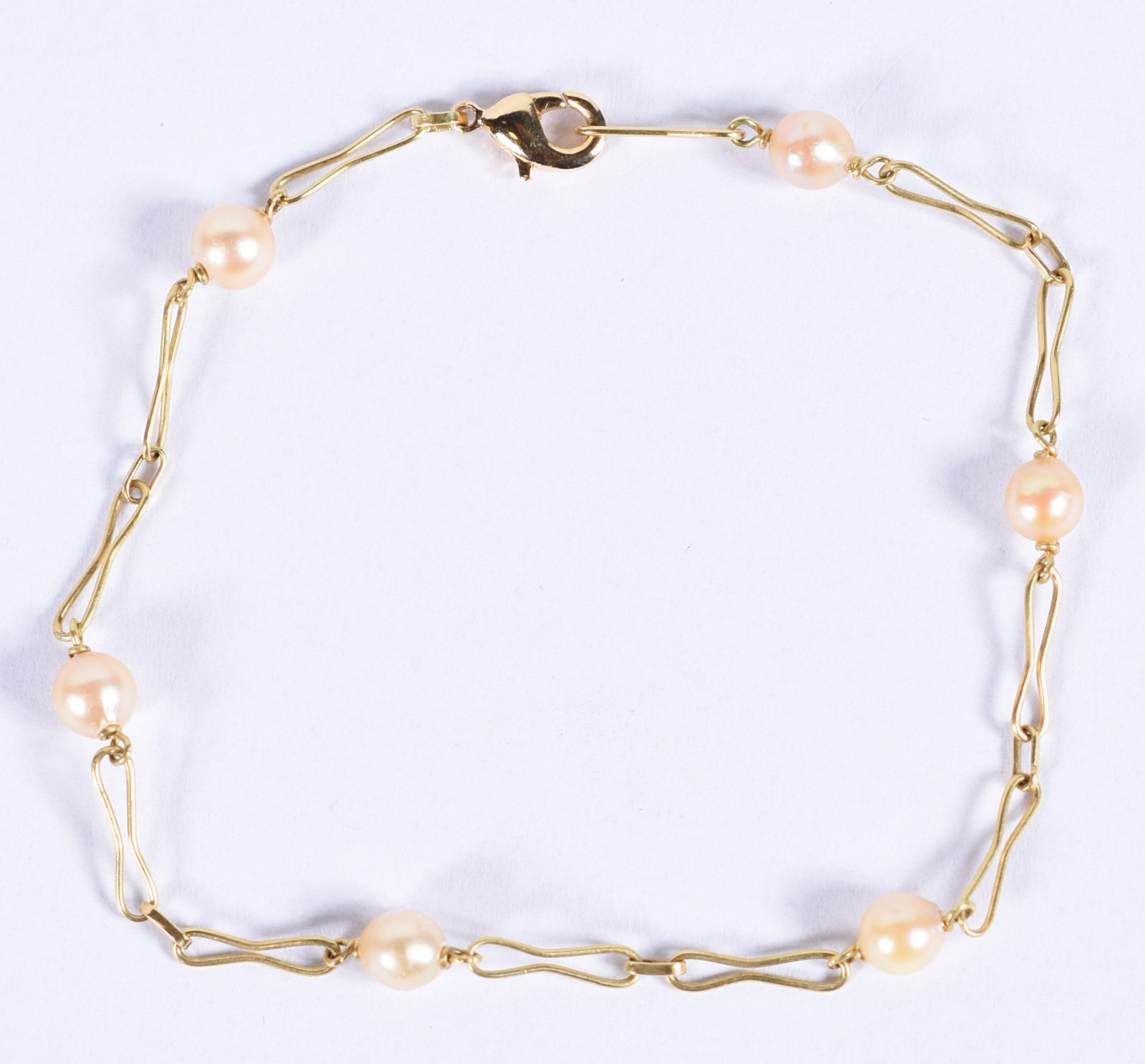 Pulseira de ouro 18k com 6 perolas intercaladas com 2 élos em forma... - foto 2 de 3