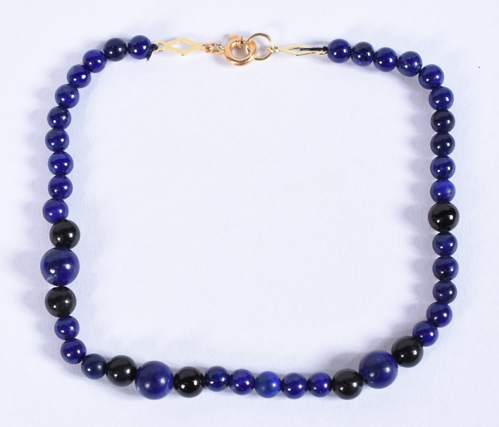 Pulseira com complementos e fecho de ouro 18k, contrastado 750. (Por... - foto 3 de 3