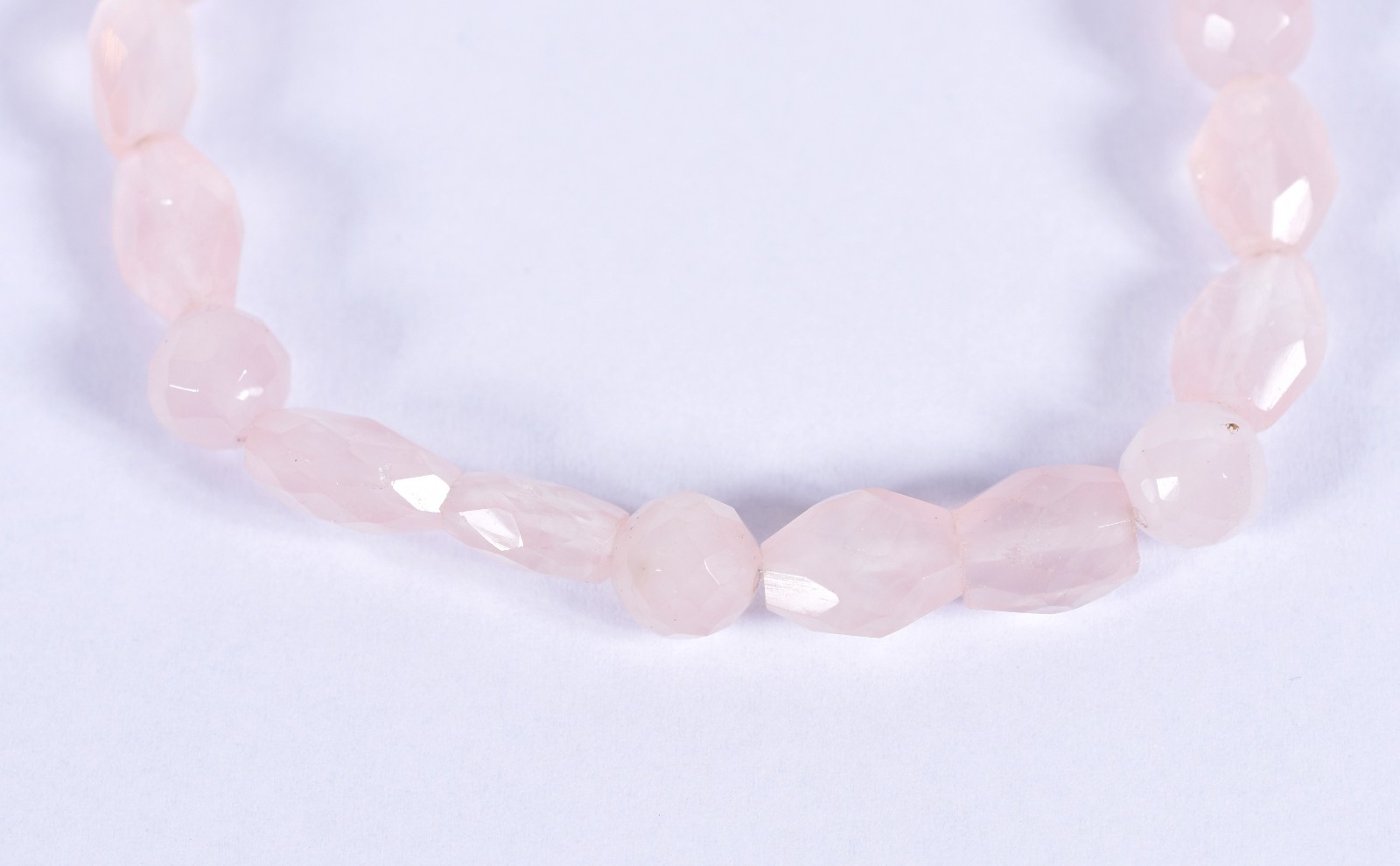Pulseira com fecho e barrinhas de ouro feitio losangos e bolas e... - foto 1 de 3